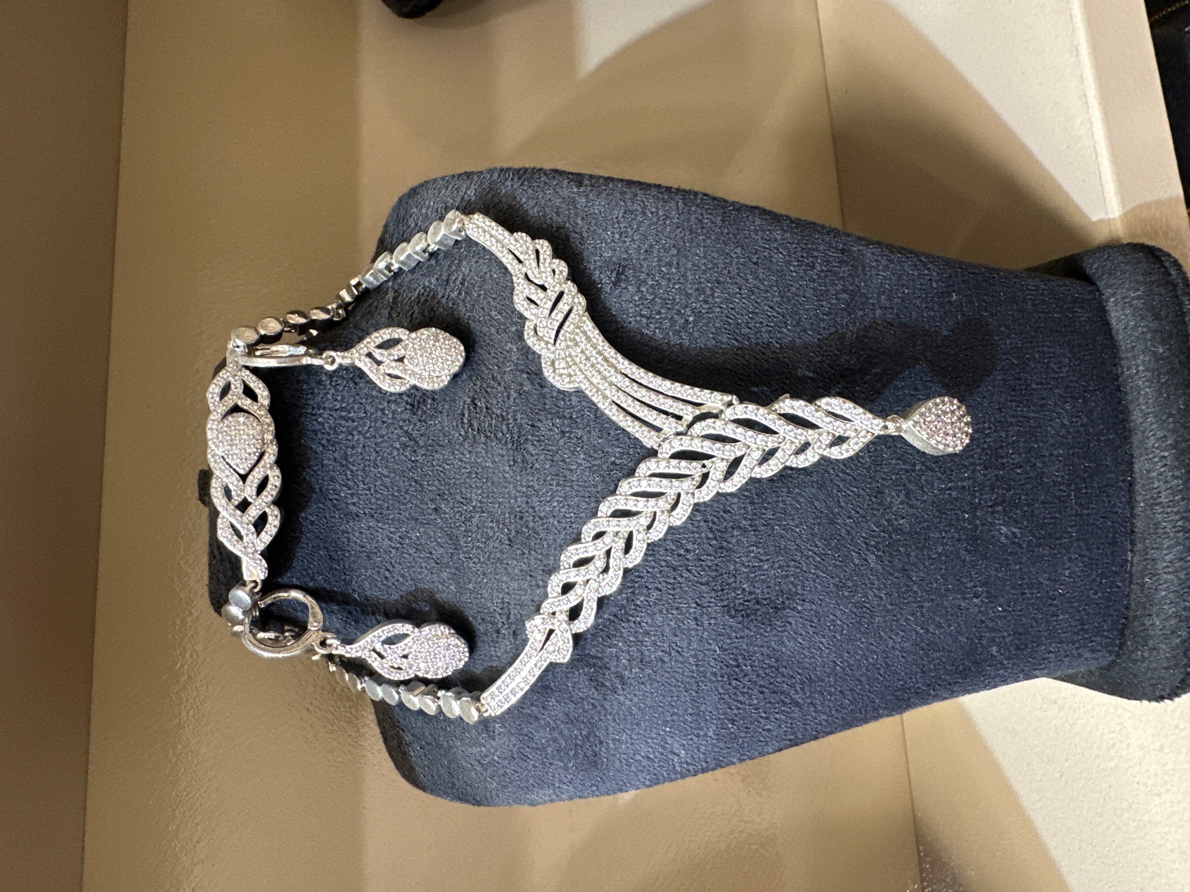 پیرسینگ و بدلیجات کریمی