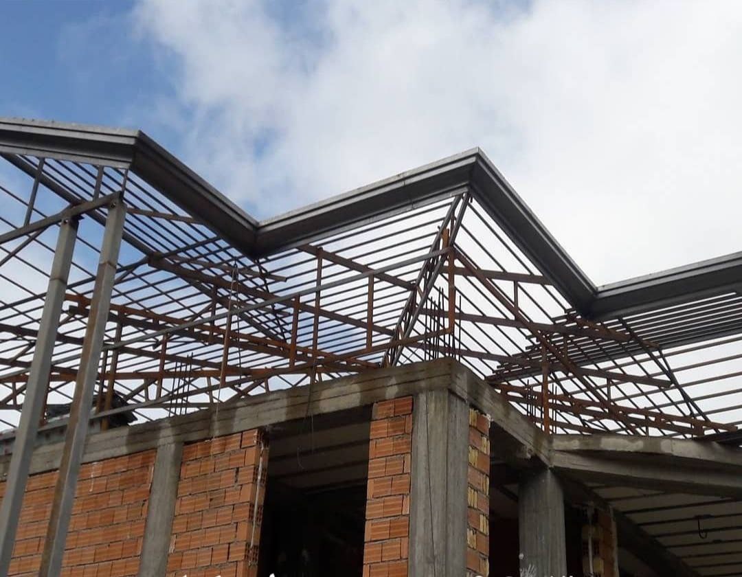 اجرای شیروانی ساندویچ پانل سوله اردواز