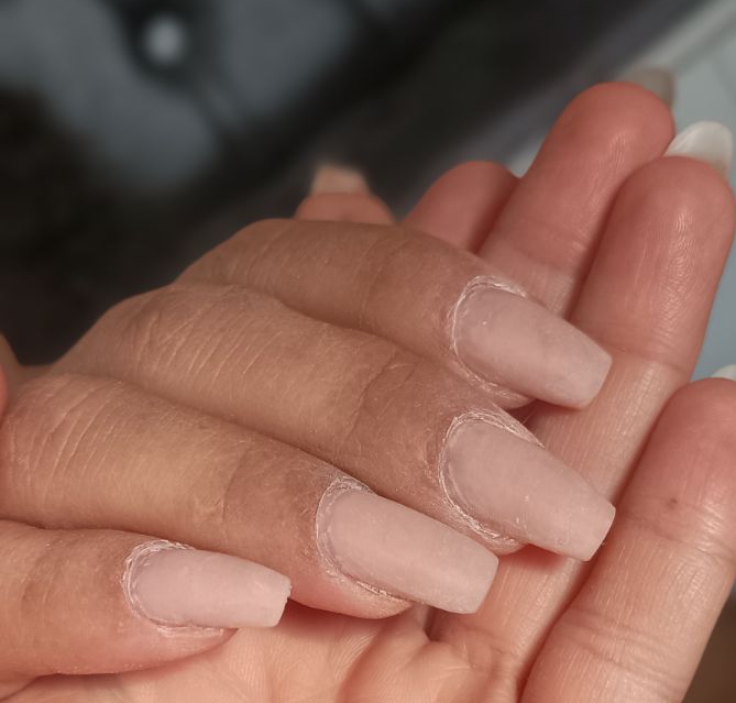 کاشت تخصصی ناخن و طراحی و ترمیم
