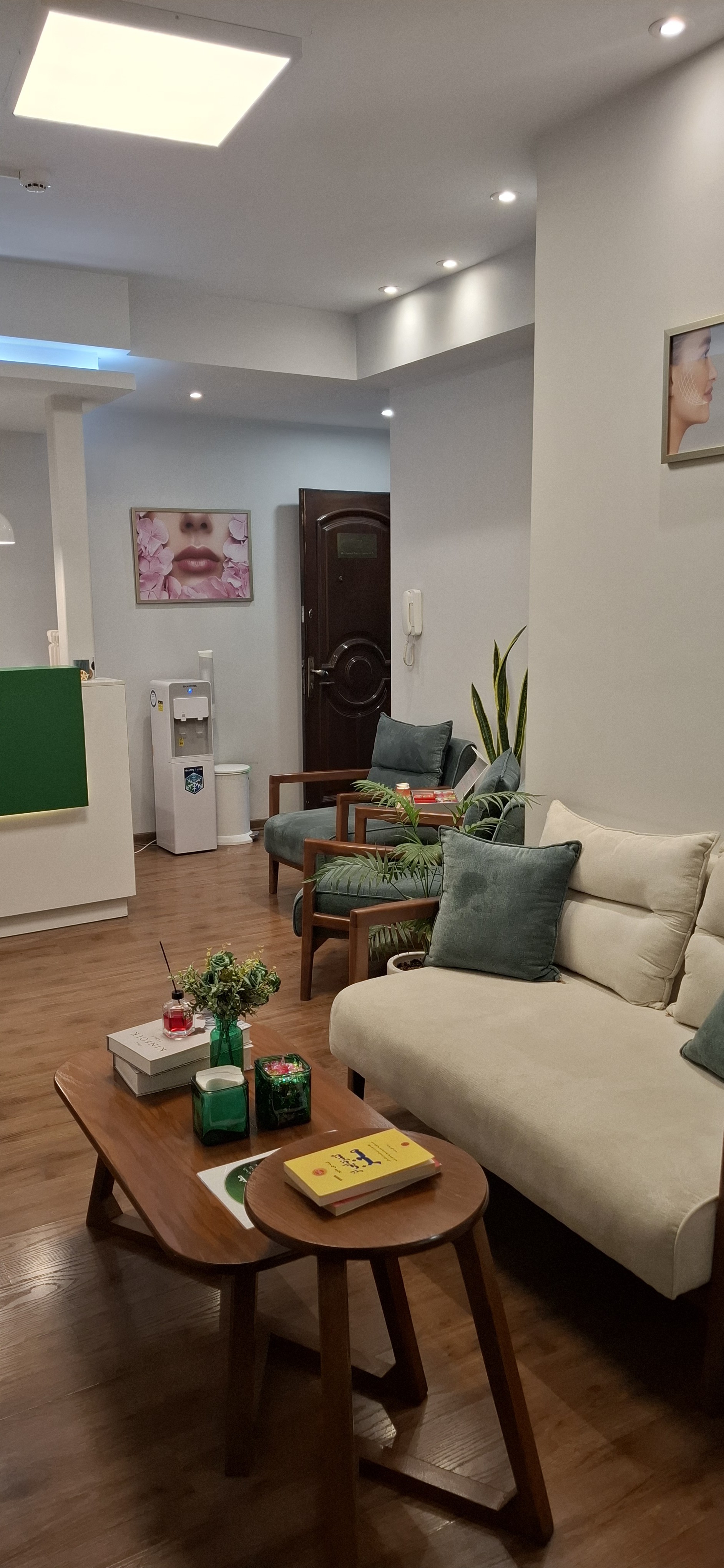 مرکز لیزر  و مطب زیبایی آرو