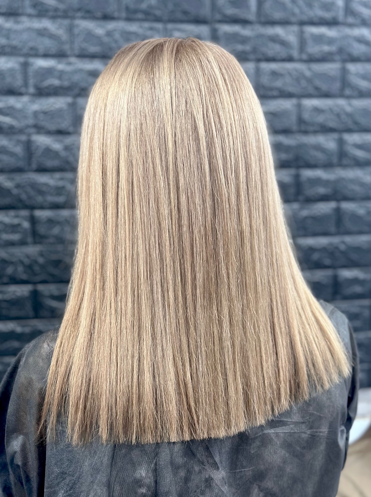 آرایشگاه زنانه عاطی بیوتی(آفر ناخن ورنگ)