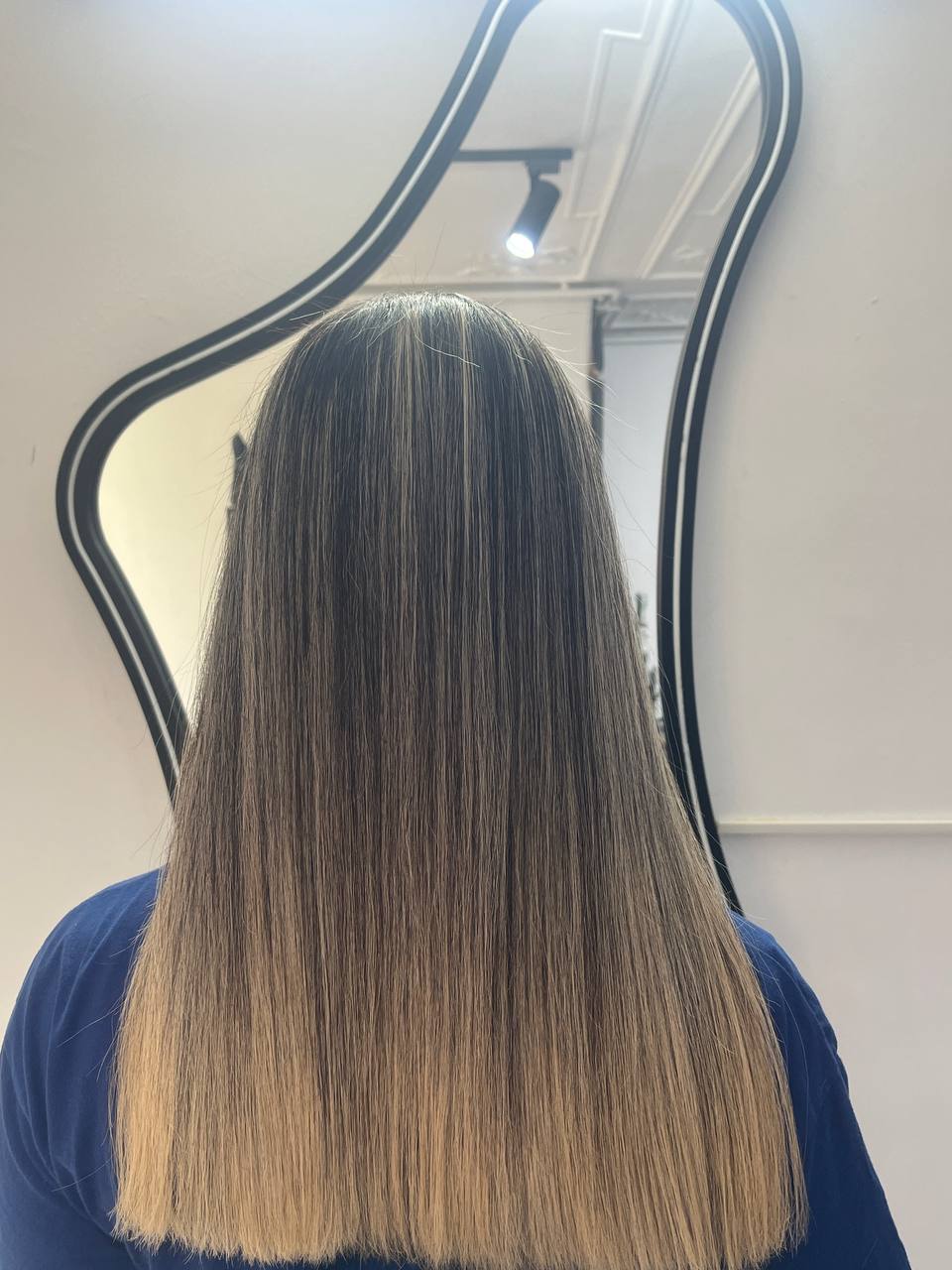 سالن زیبایی خورشید شب