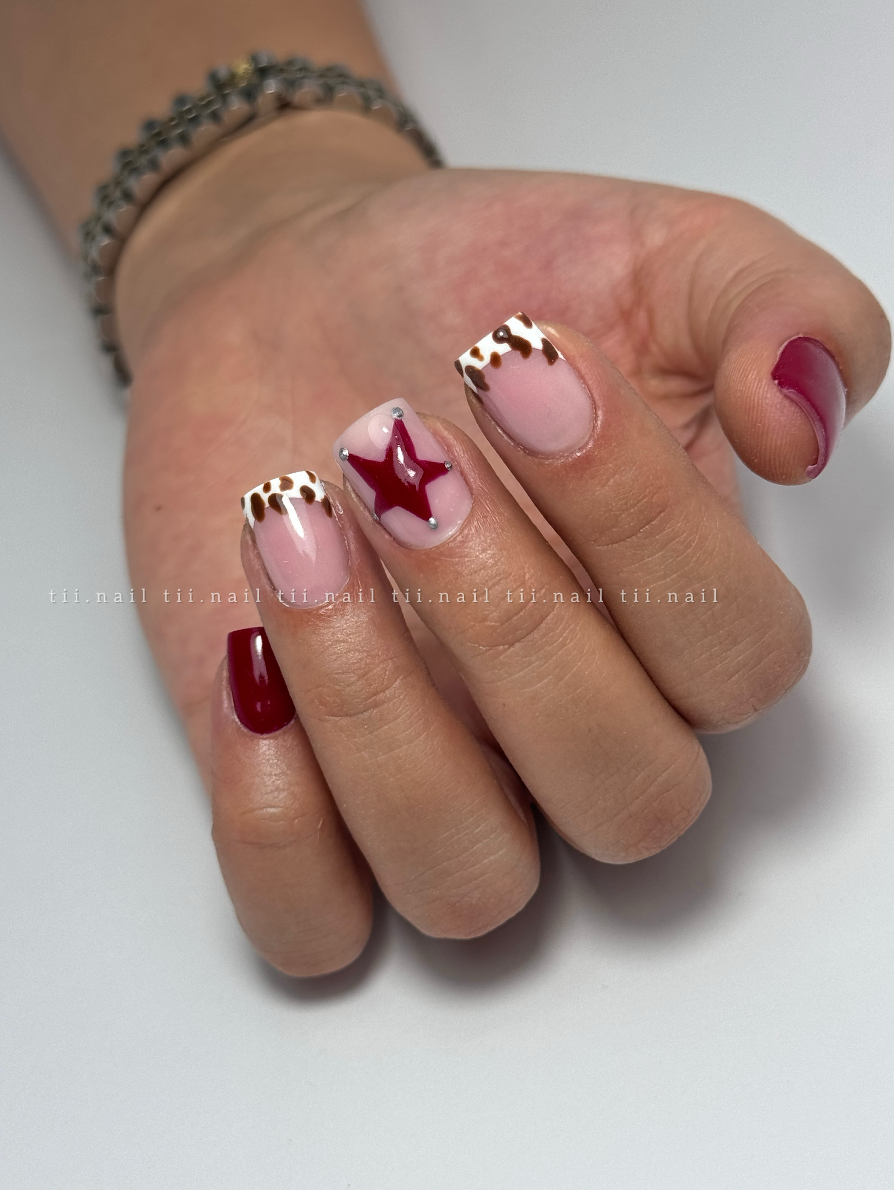 خدمات ناخن تی‌نیل