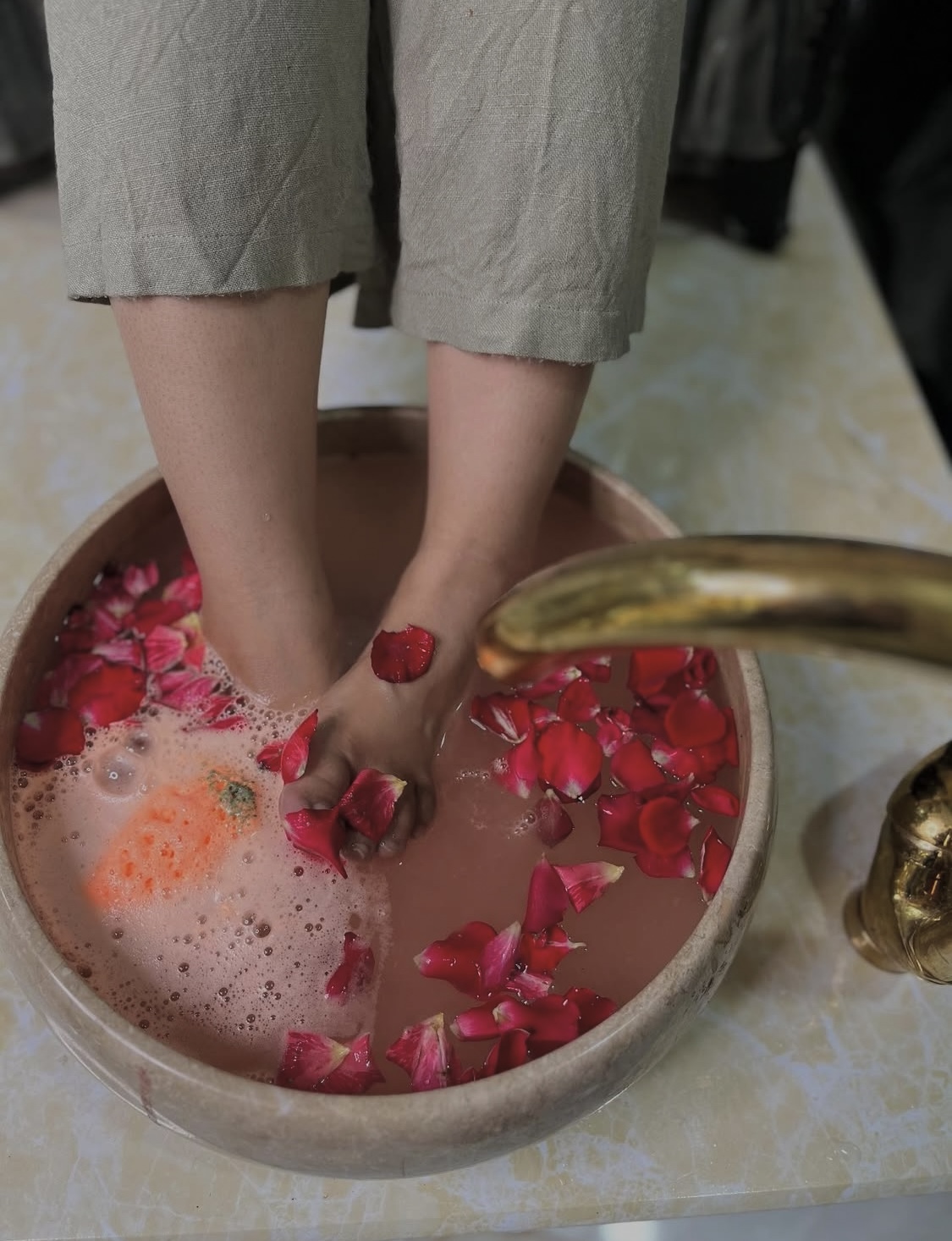 خدمات تخصصی پدیکور و کفسابی پا