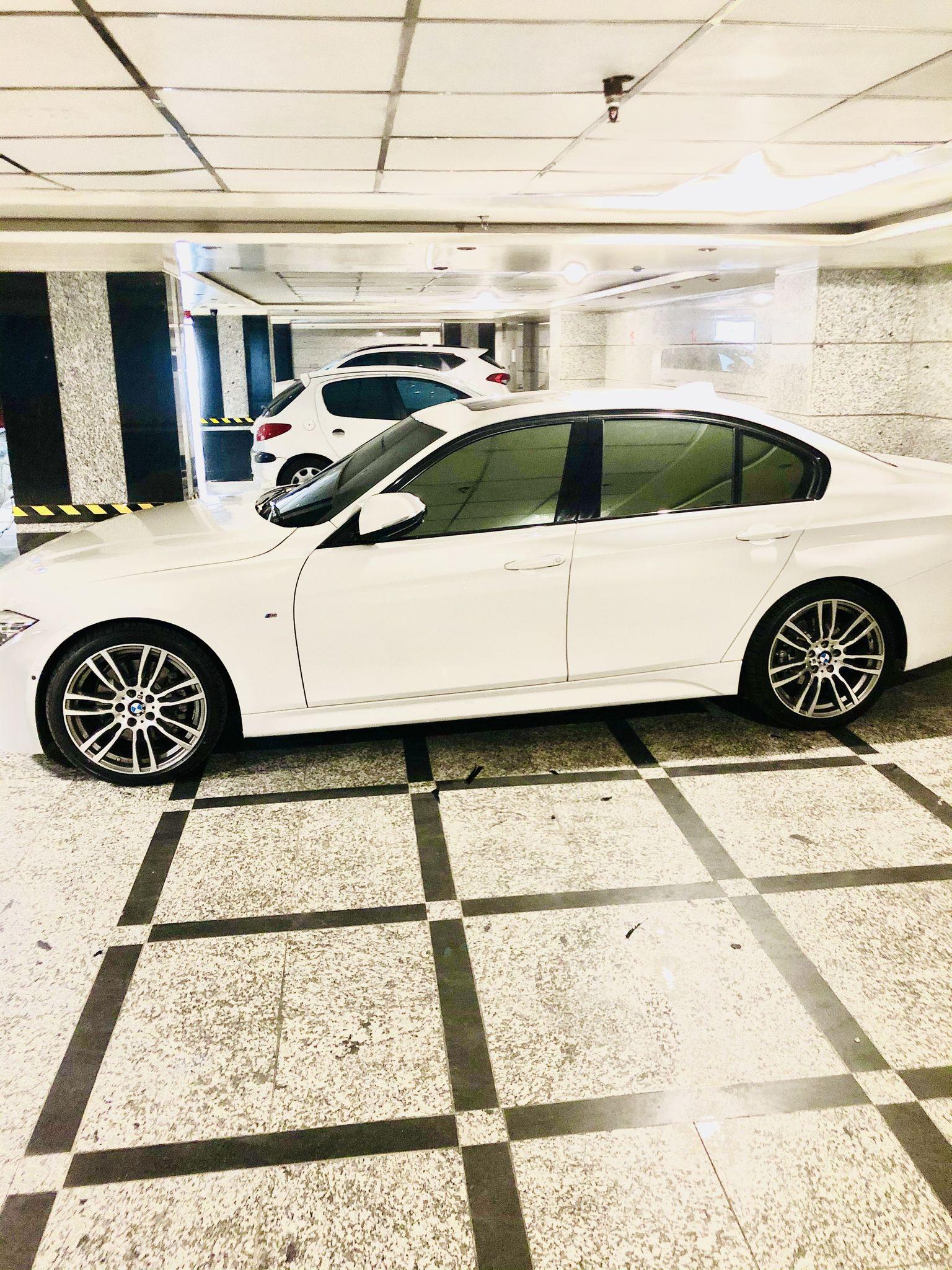 نصب شیشه دودی در محل