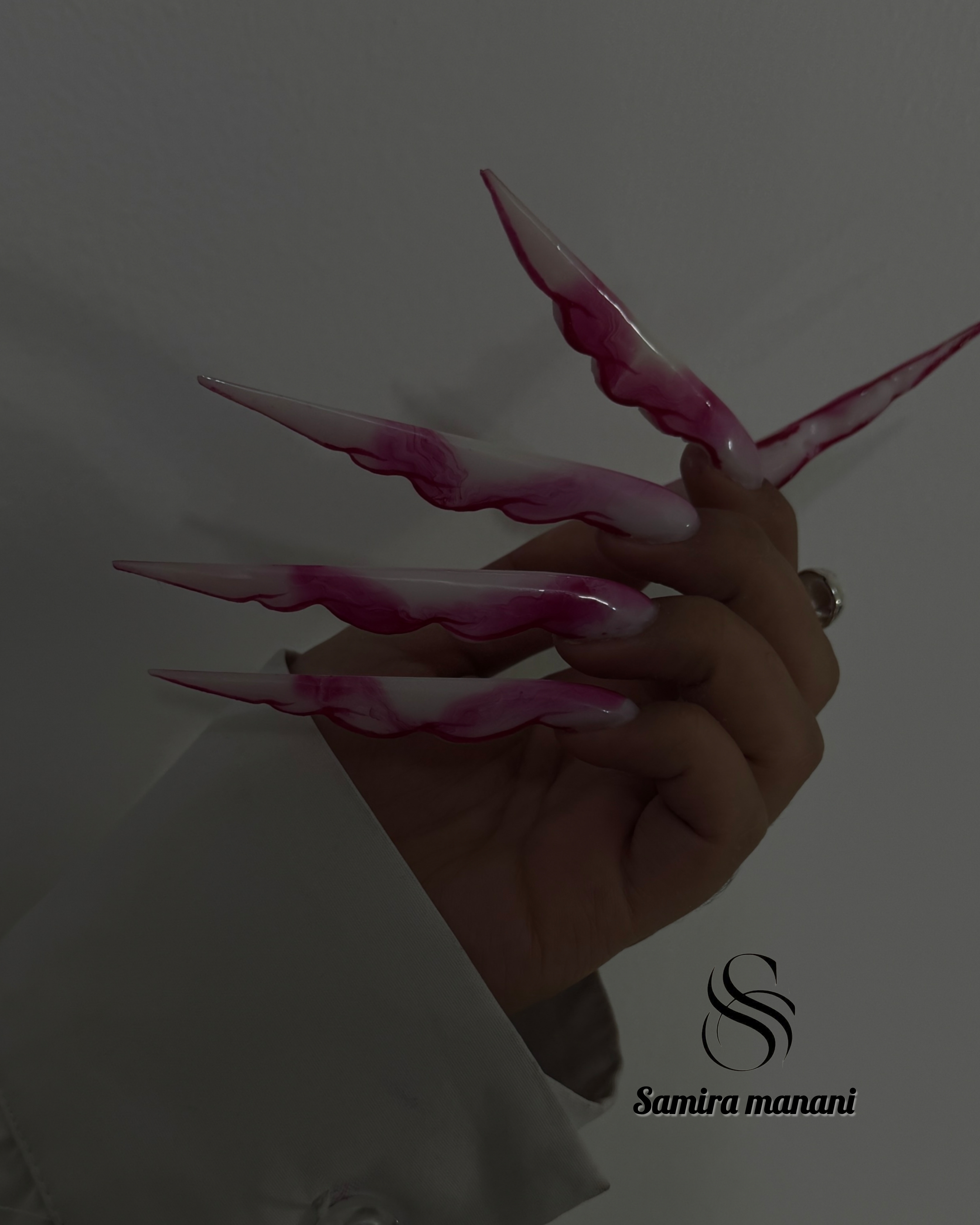 خدمات و آموزش کاشت و طراحی ناخن سمیرا