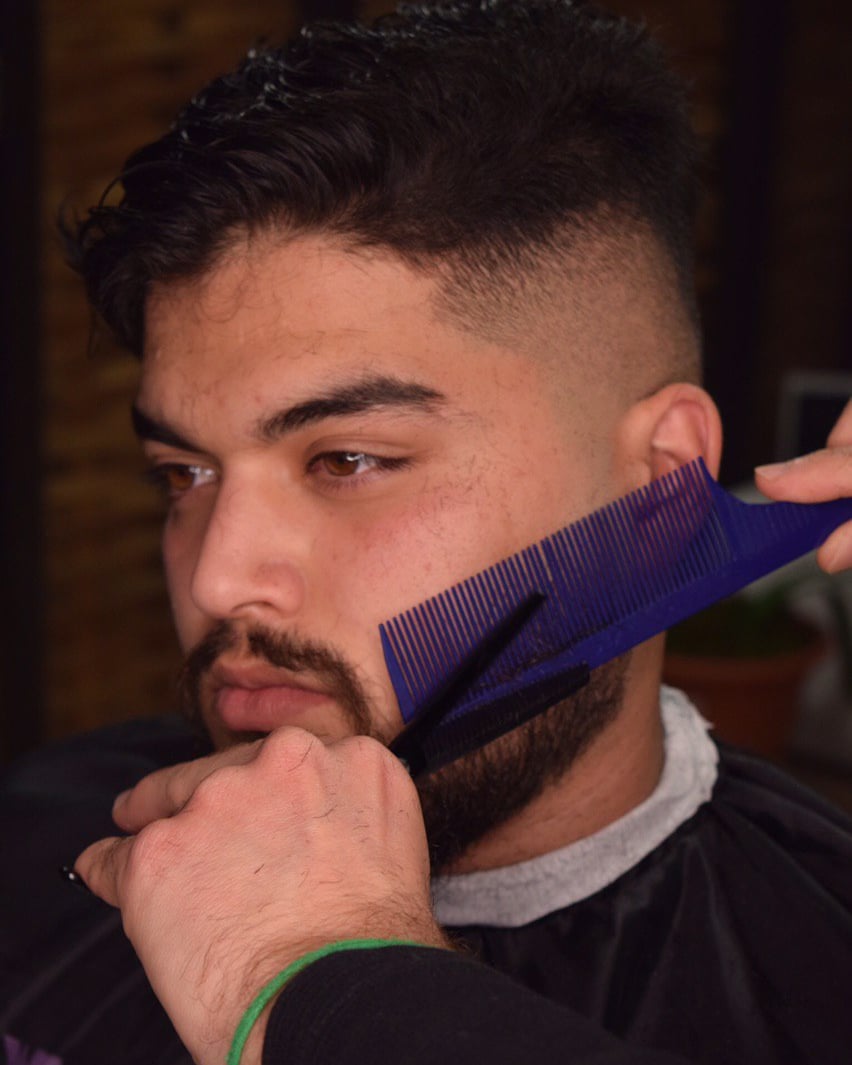 آرایشگاه مردانه باربرمن  (BARBERMAN)