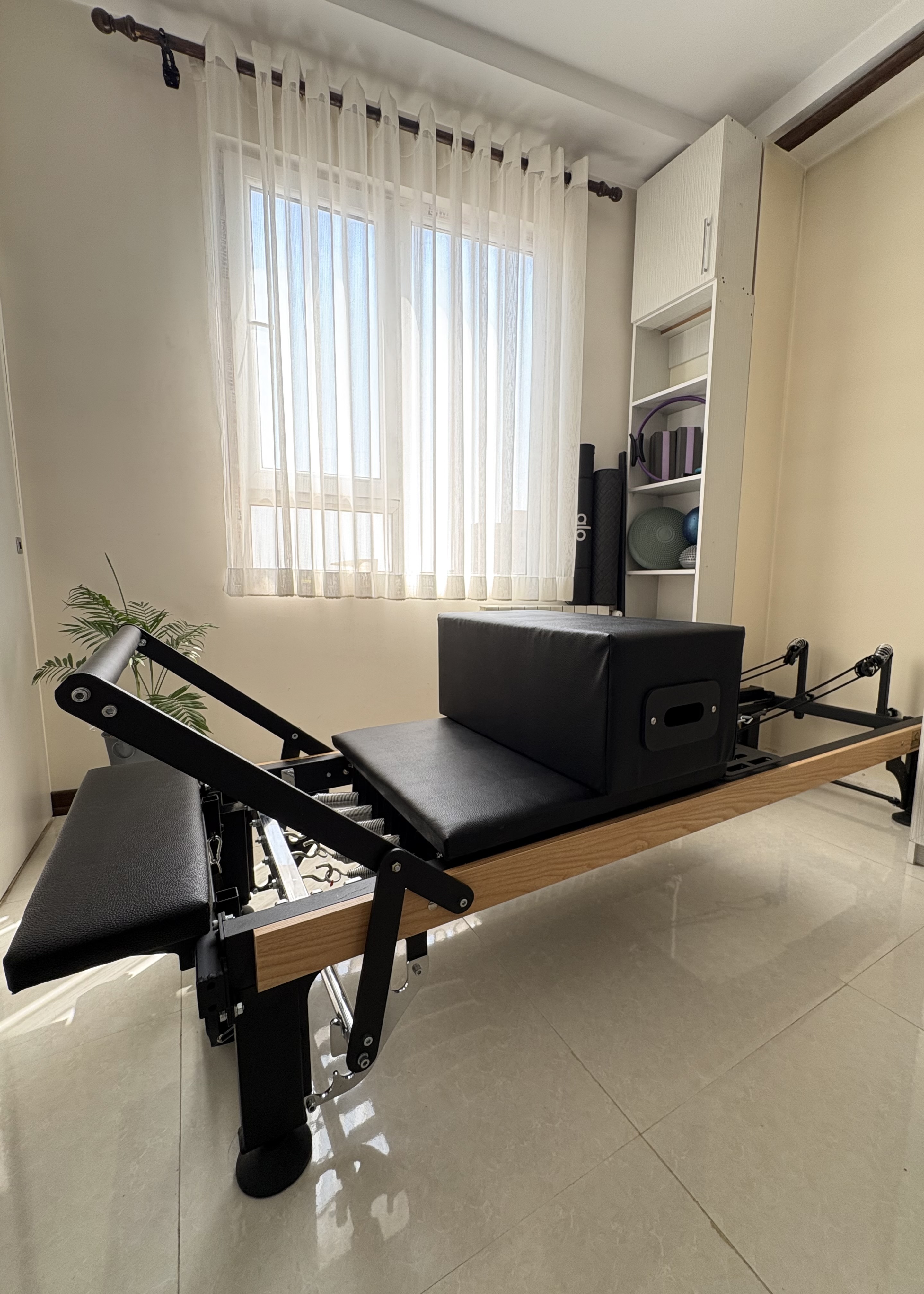 مربی ورزشی ناهید آزاد