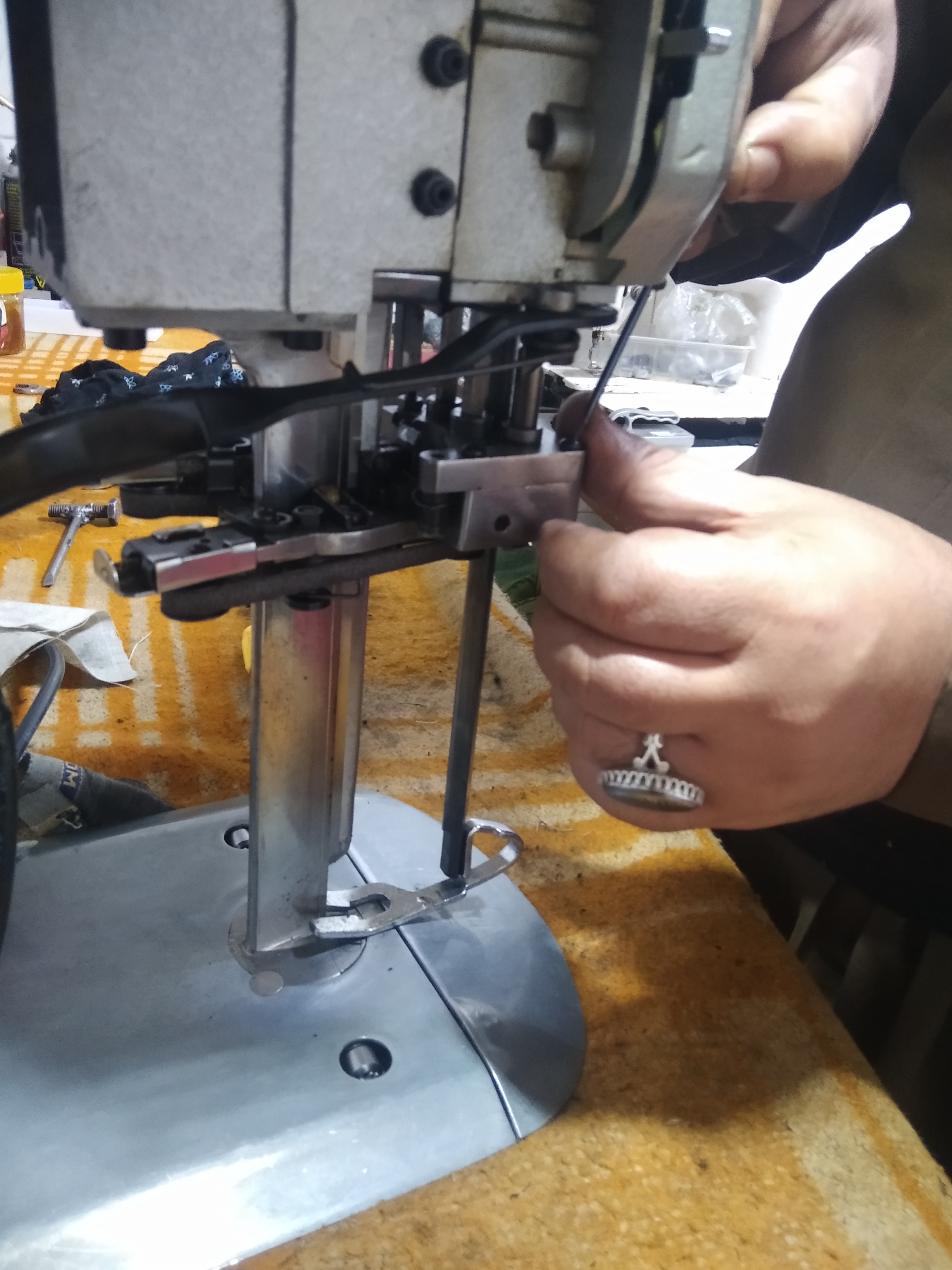 تعمیرات انواع چرخ خیاطی احمدیان