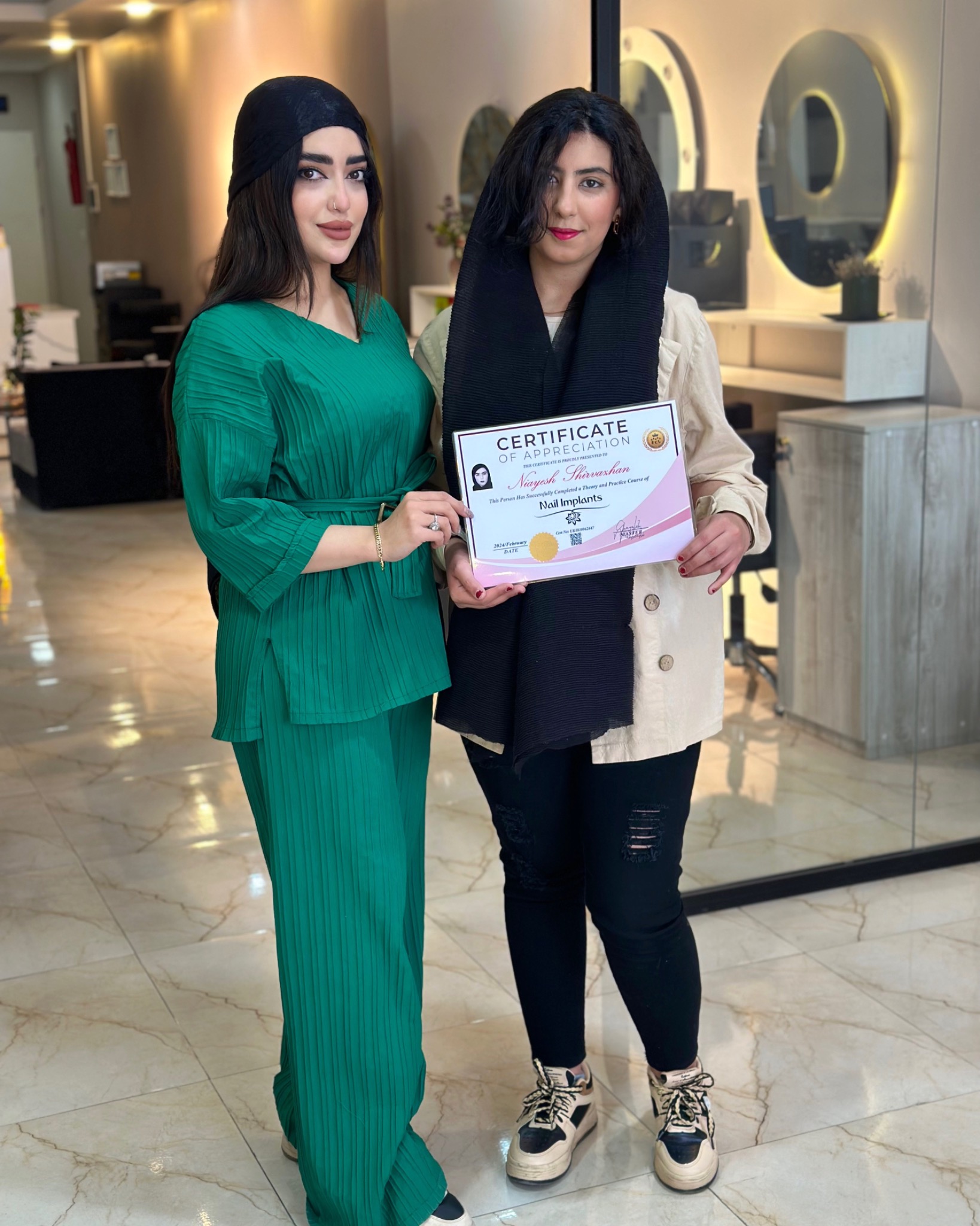 آموزش خدمات ناخن غزاله