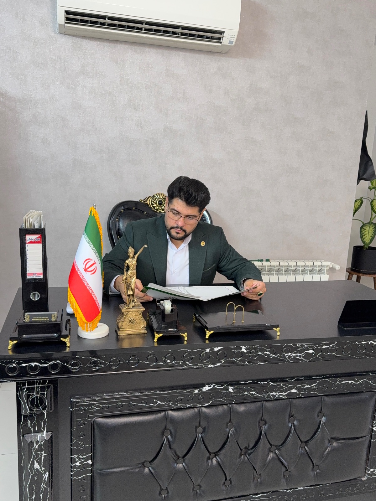 وکیل حسام الدین انتظاریان