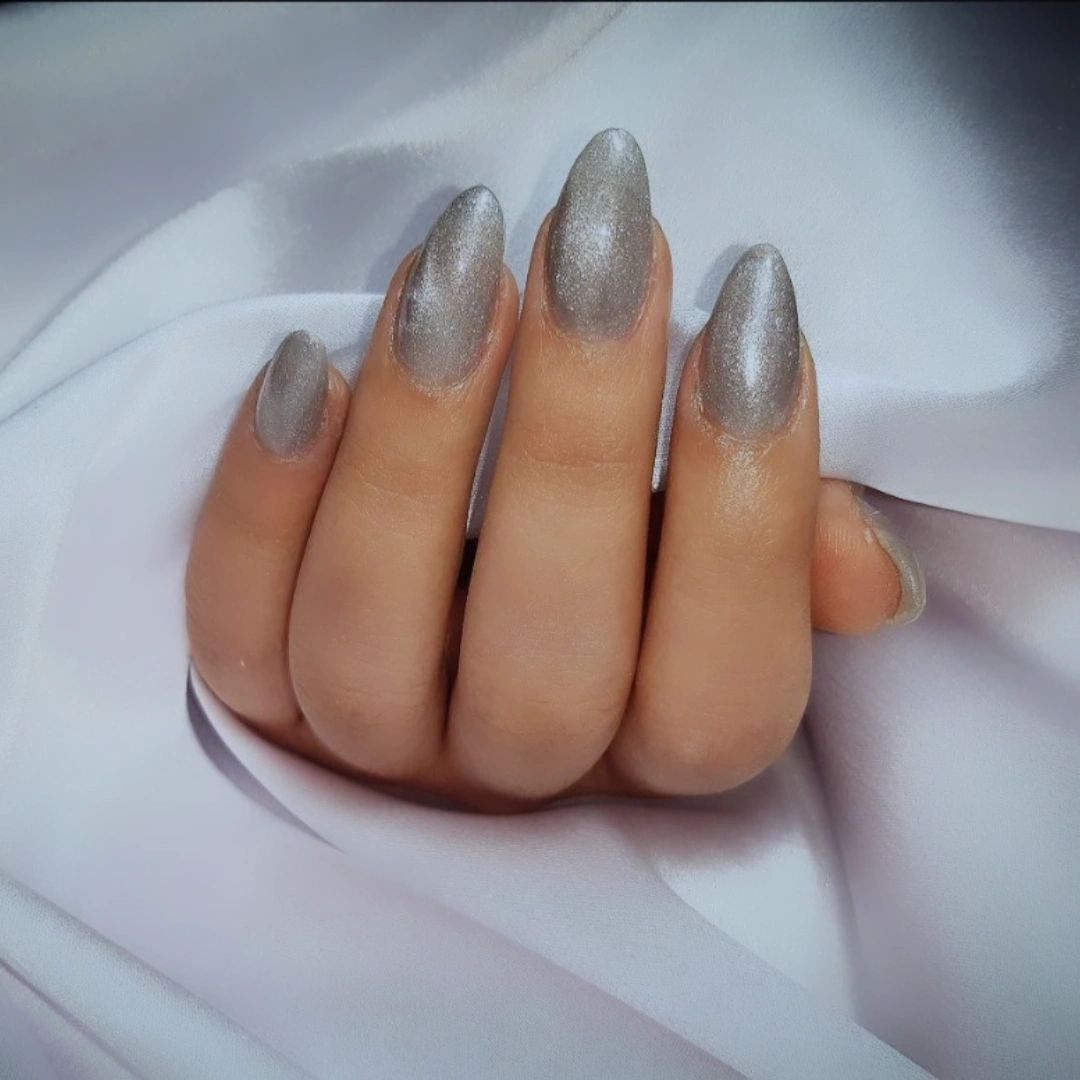 خدمات کاشت ناخن محمودی