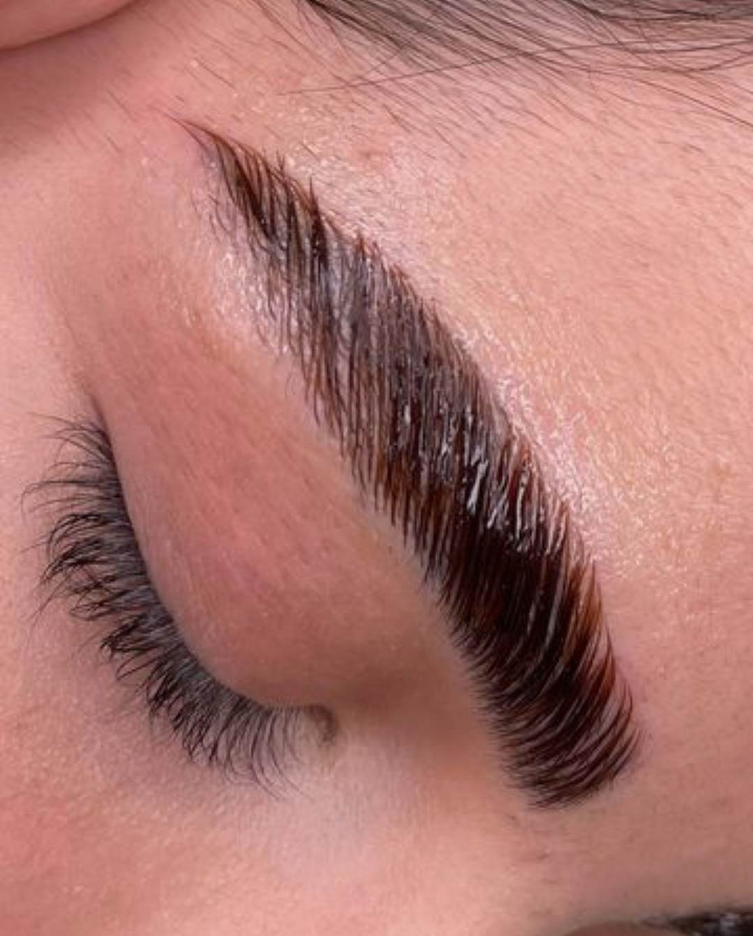 خدمات تخصصی اکستنشن مژه  هلن
