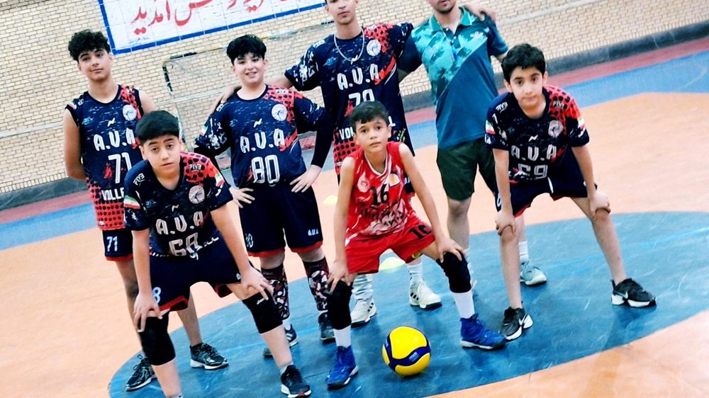زمین والیبال و فوتبال مسجد امیرالمومنین