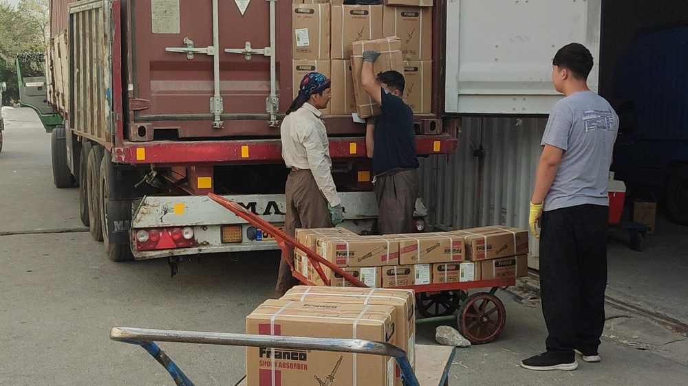 انبار کاشی و سرامیک مانترا