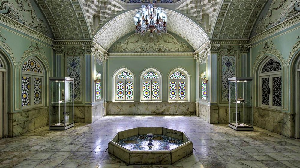 موزه نور و روشنایی (قصر ایینه سابق)