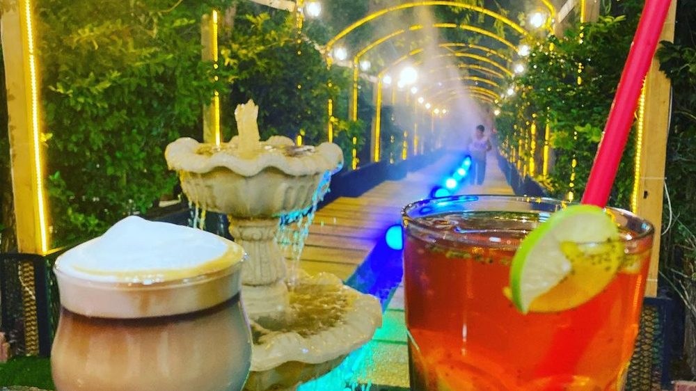 باغچه رستوران زیتون فرحزاد