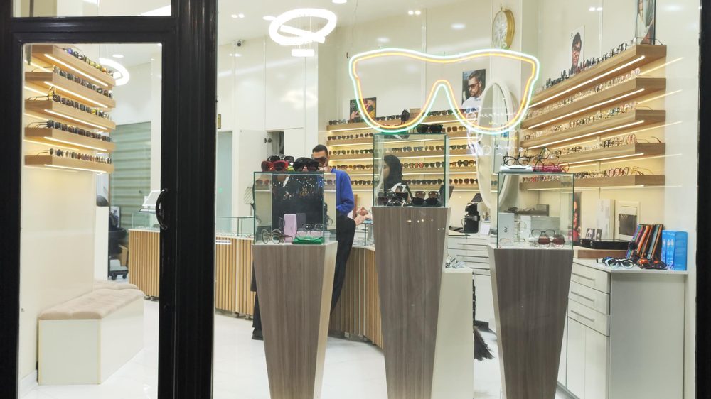 اپتومتری و عینک سازی دلسا