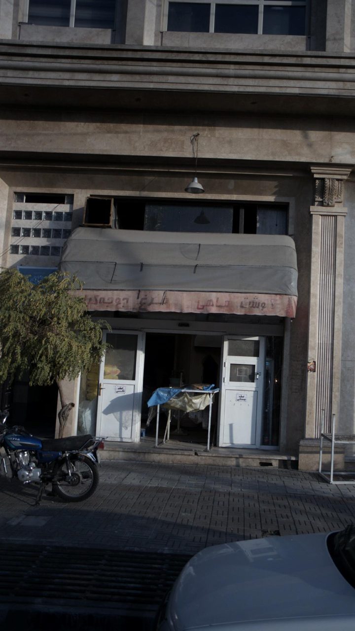کافه نان و شیرینی سرو