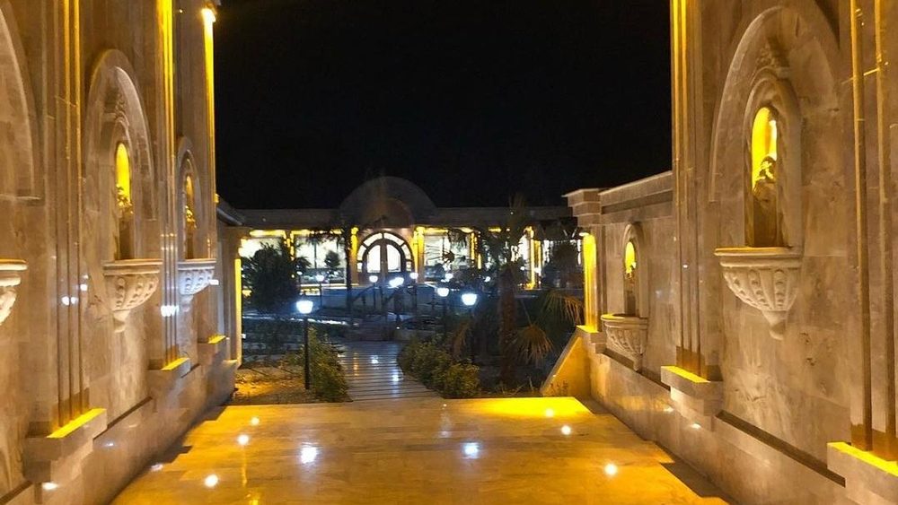کافه رستوران قصر میلاد