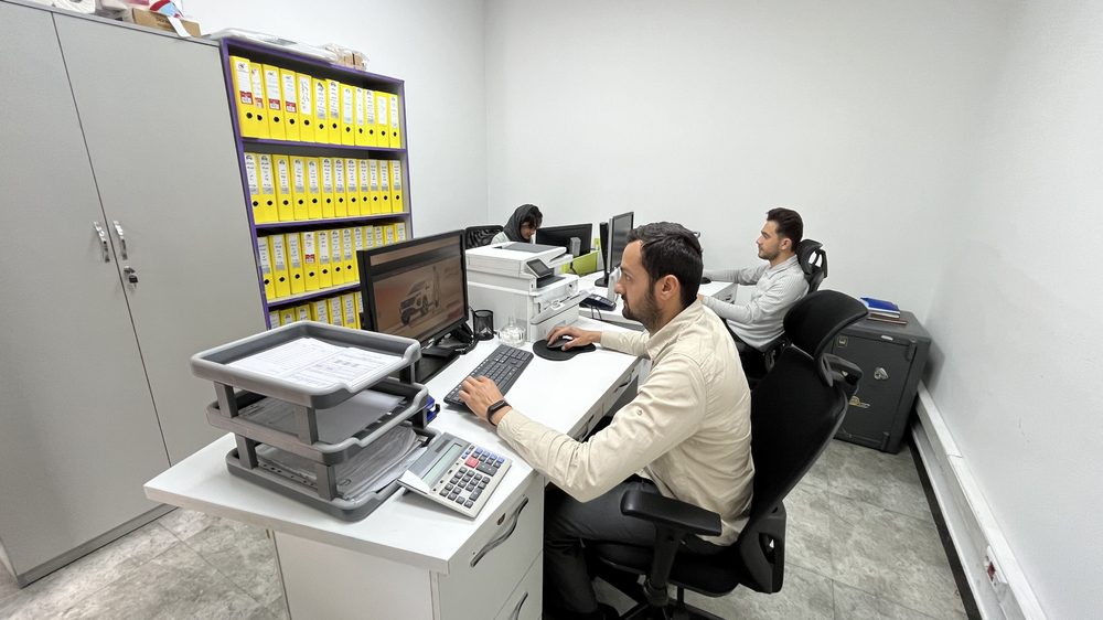 شهر اتومبیل و تعمیرگاه مرکزی تجارت خودرو خسروانی