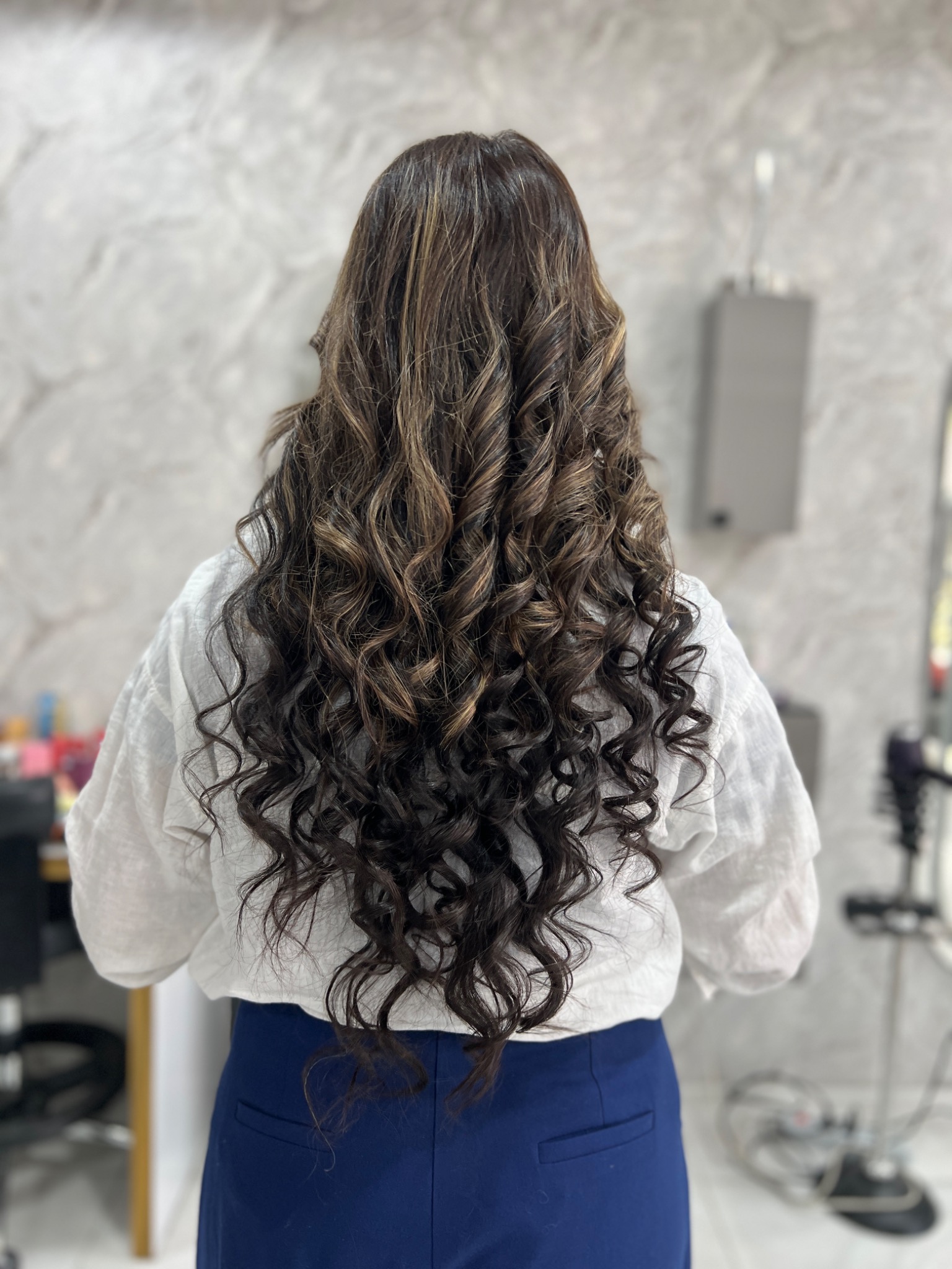آرایشگاه زنانه و عروس سرای روناس