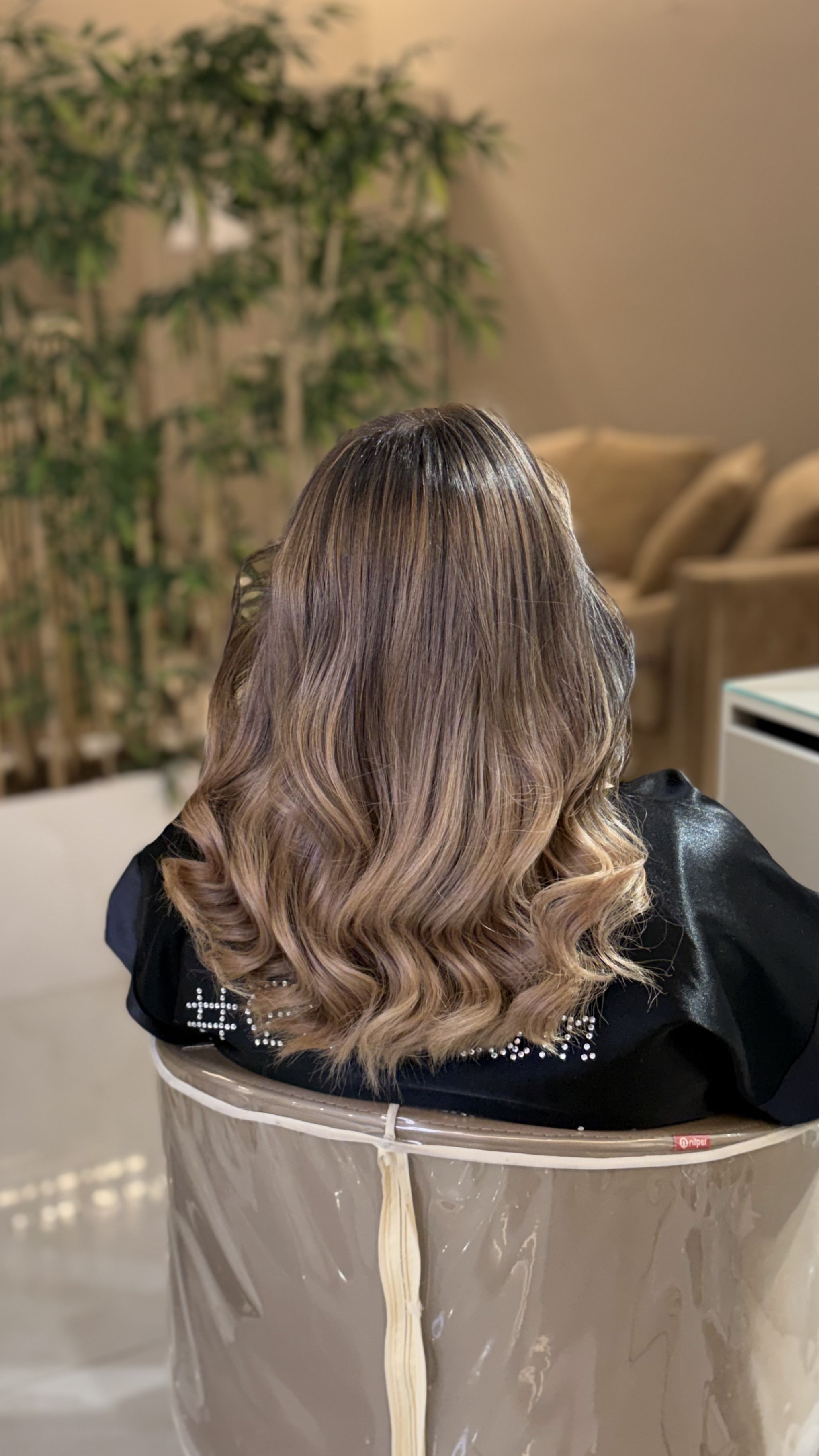 سالن تخصصی رنگ و لایت بلوند،تراپی مو