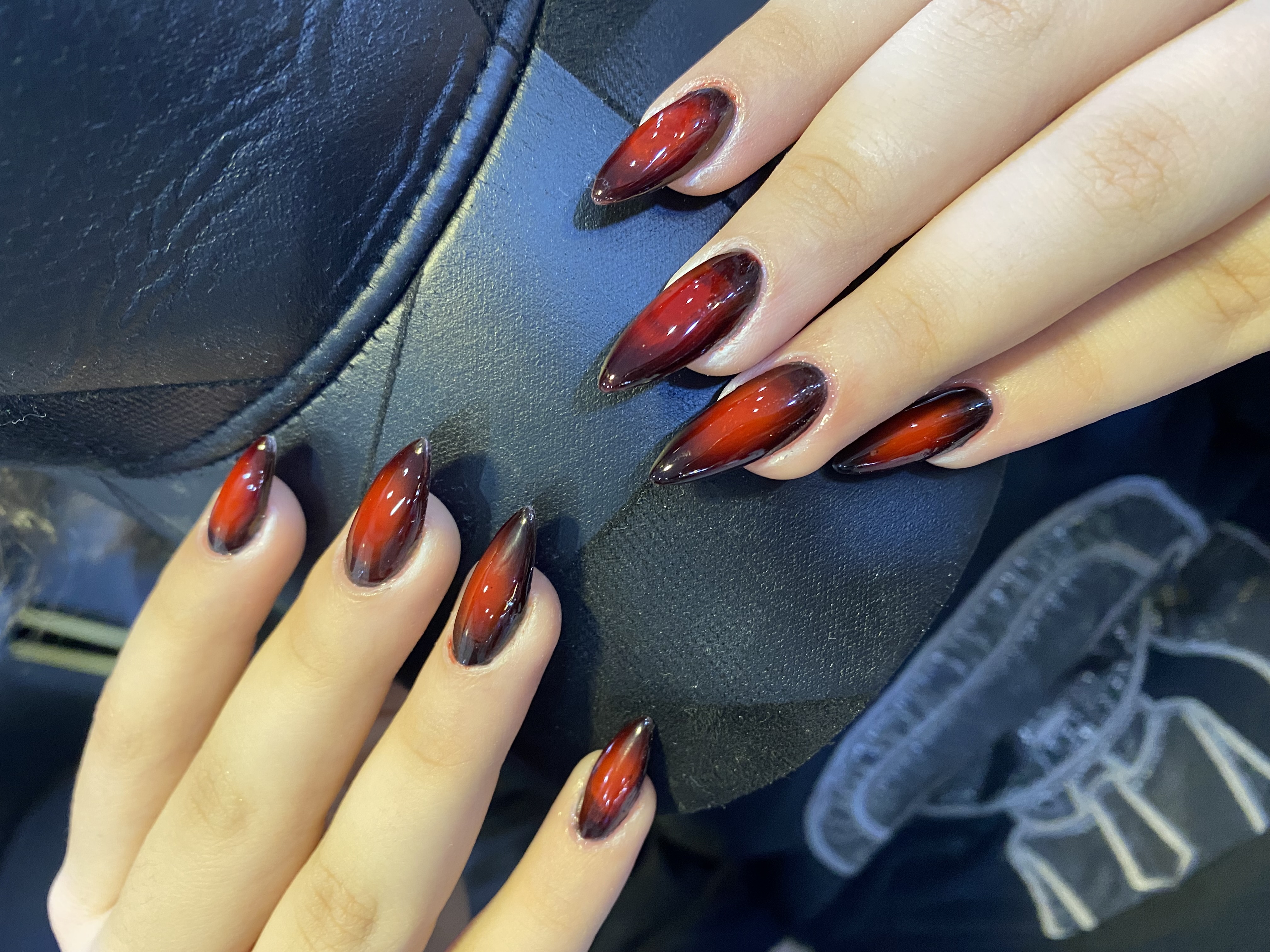 آموزش وخدمات کاشت ناخن راضیه