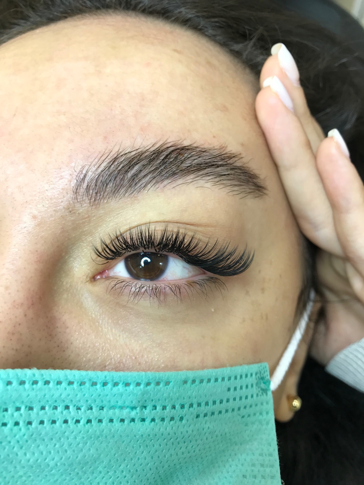 خدمات کاشت و اکستنشن مژه و ابرو هاله