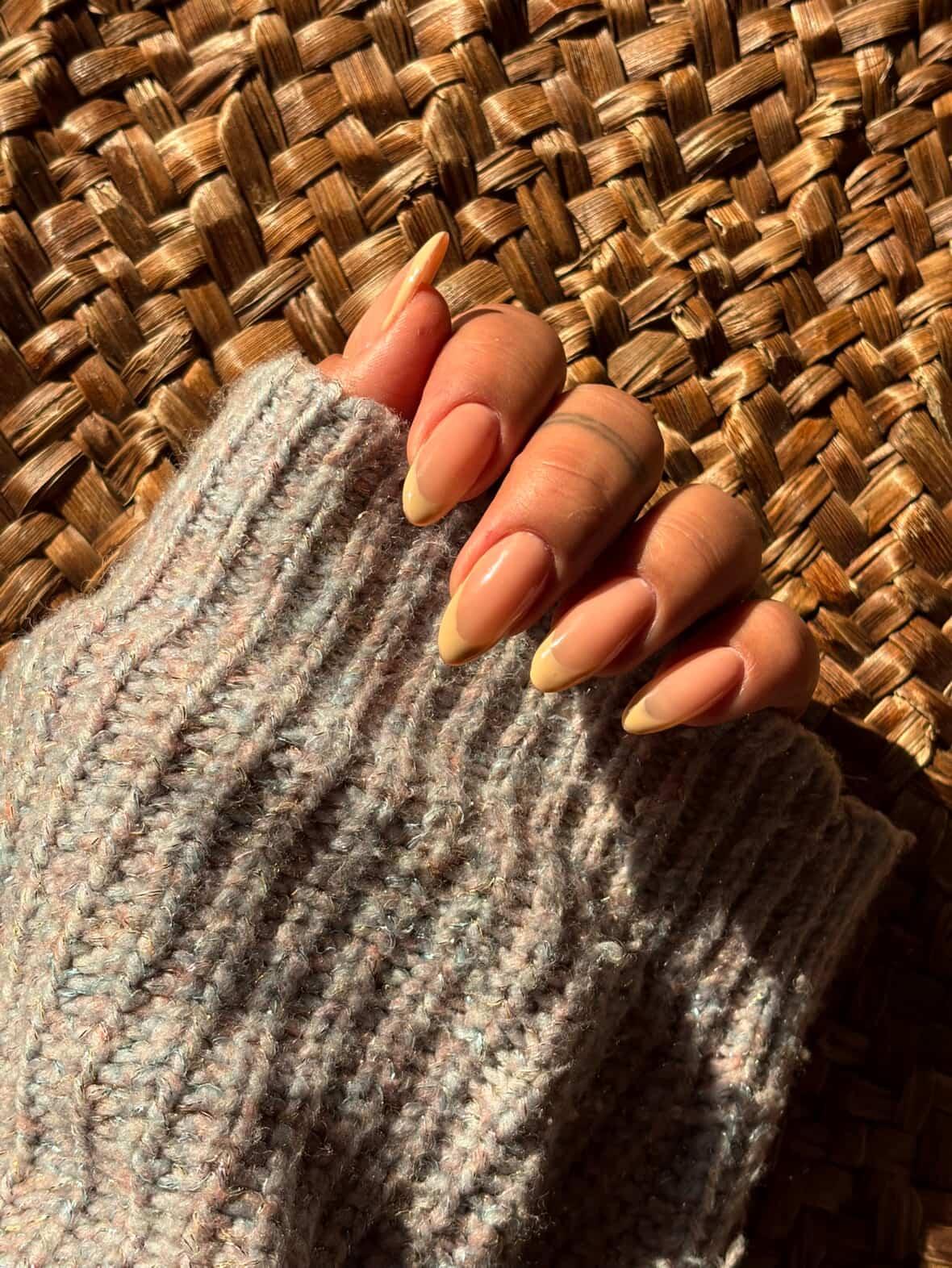 خدمات کاشت و ترمیم ناخن زهره