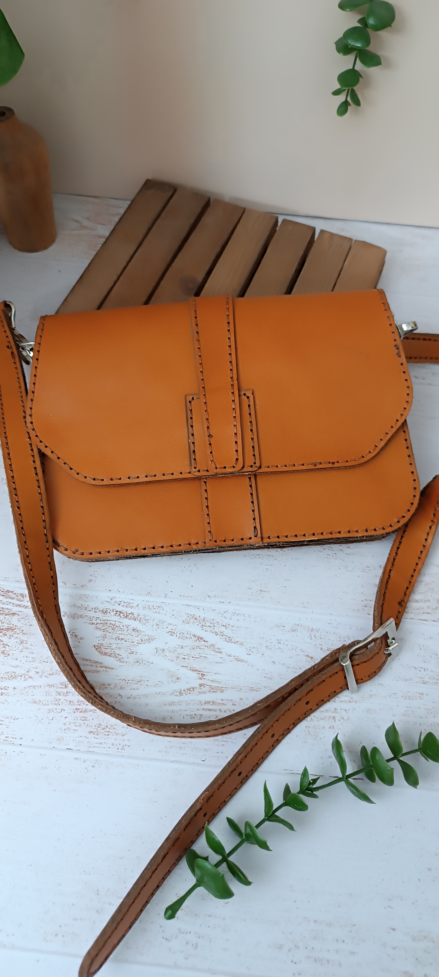 کیف دست دوز چرم آوینا