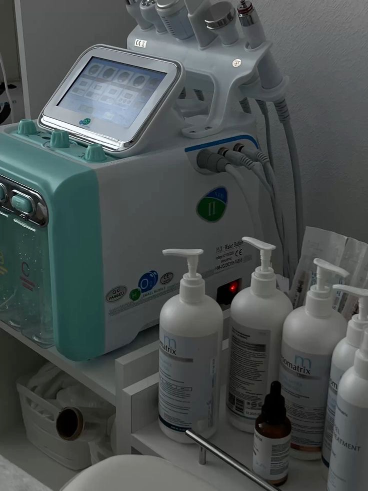 خدمات تخصصی پوست نسترن عابدی