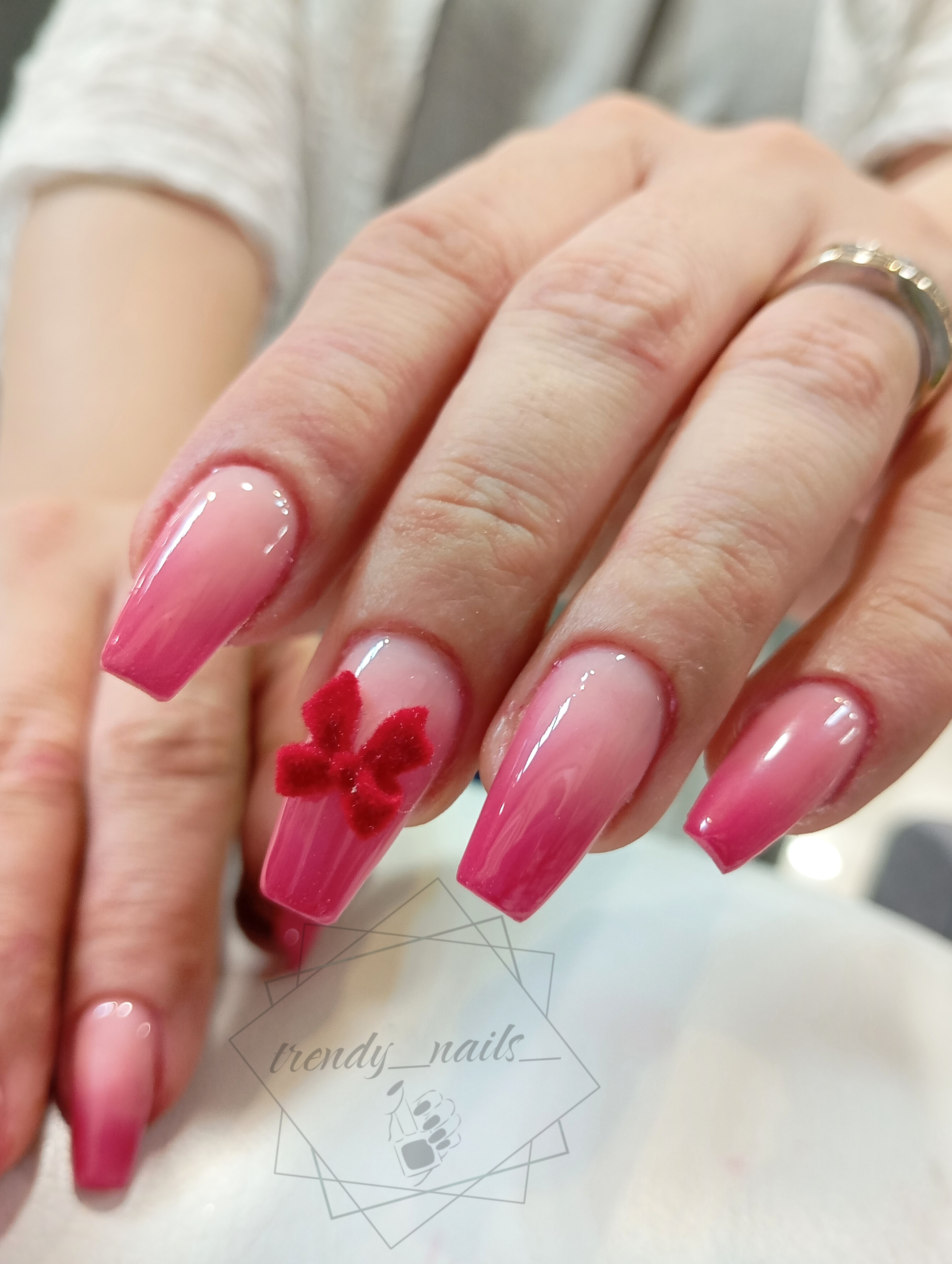 خدمات تخصصی ناخن نادیا