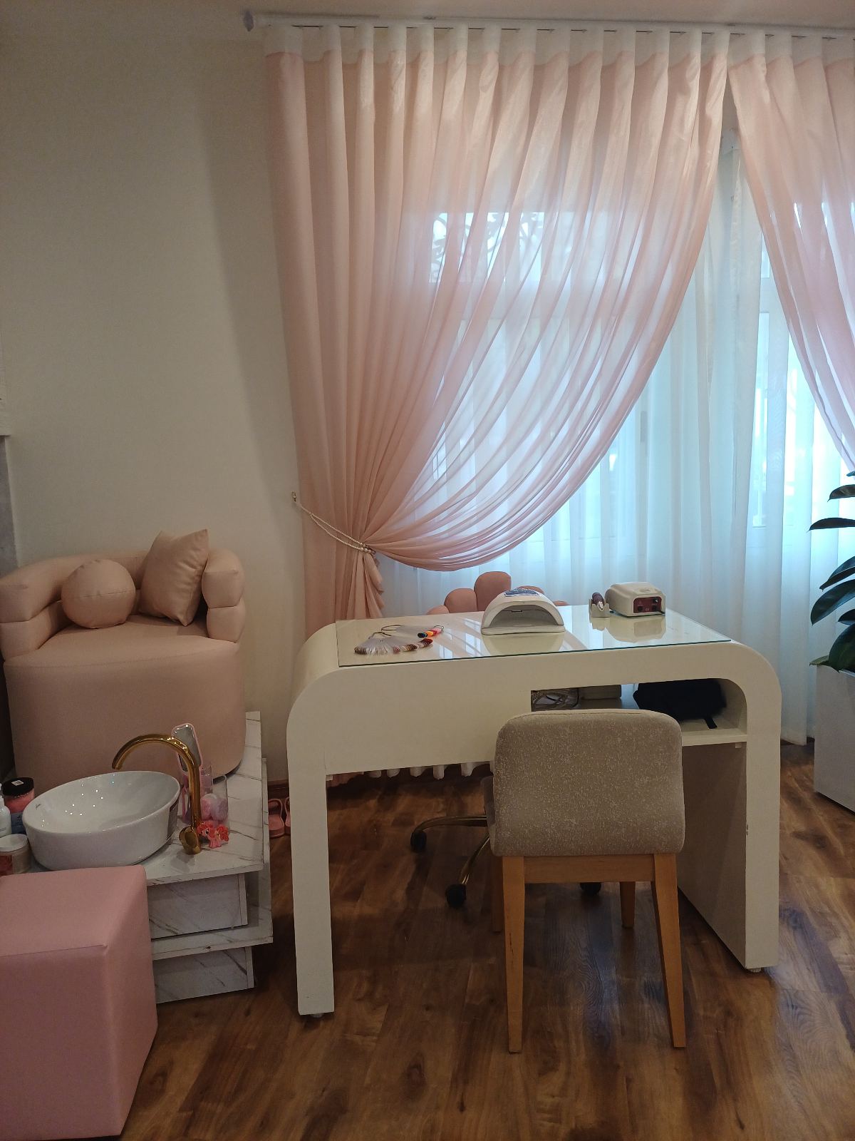 سالن زیبایی تخصصی مو blondme