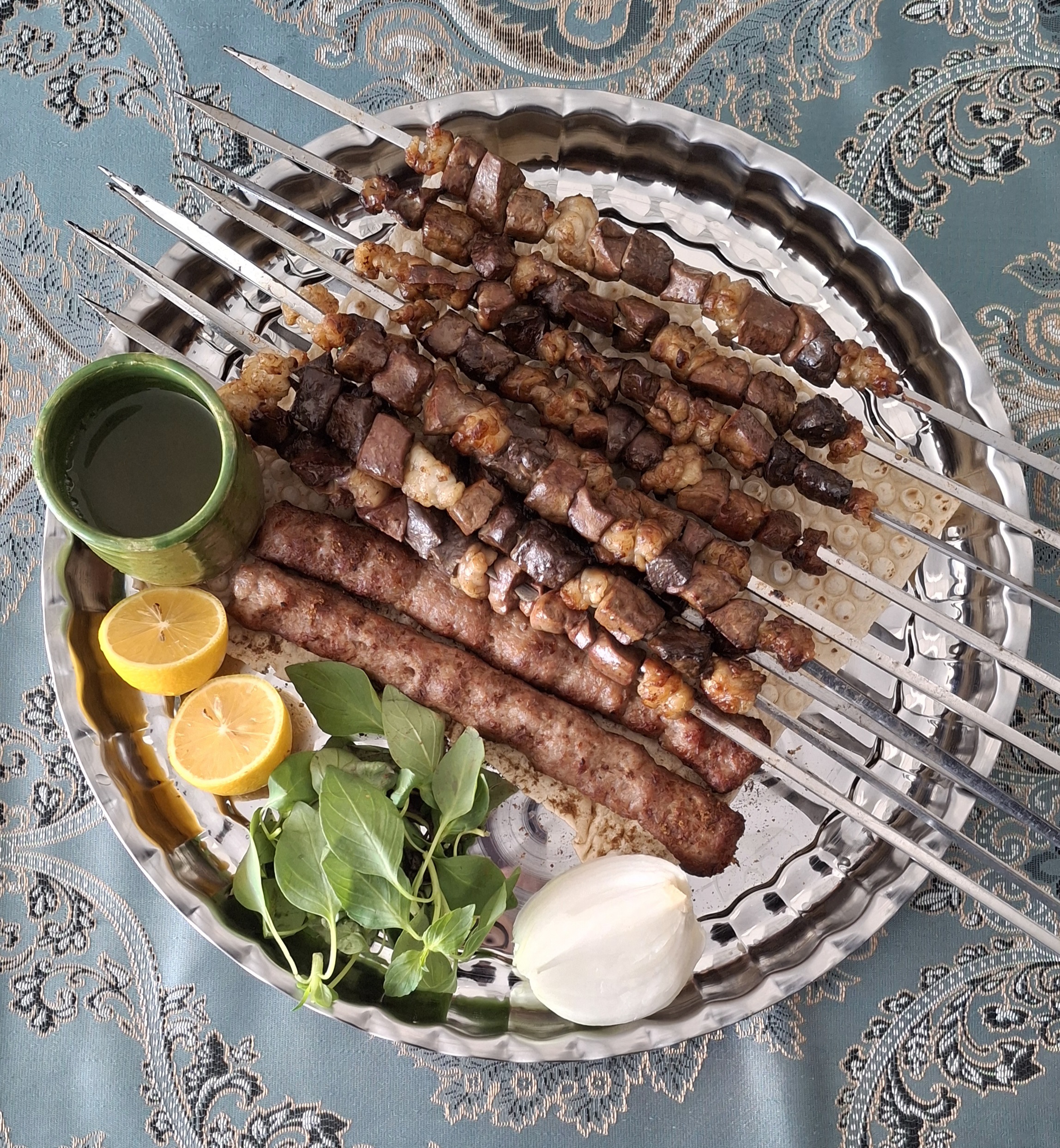 کبابی و جگرکی گوسفندی دل بده میبد