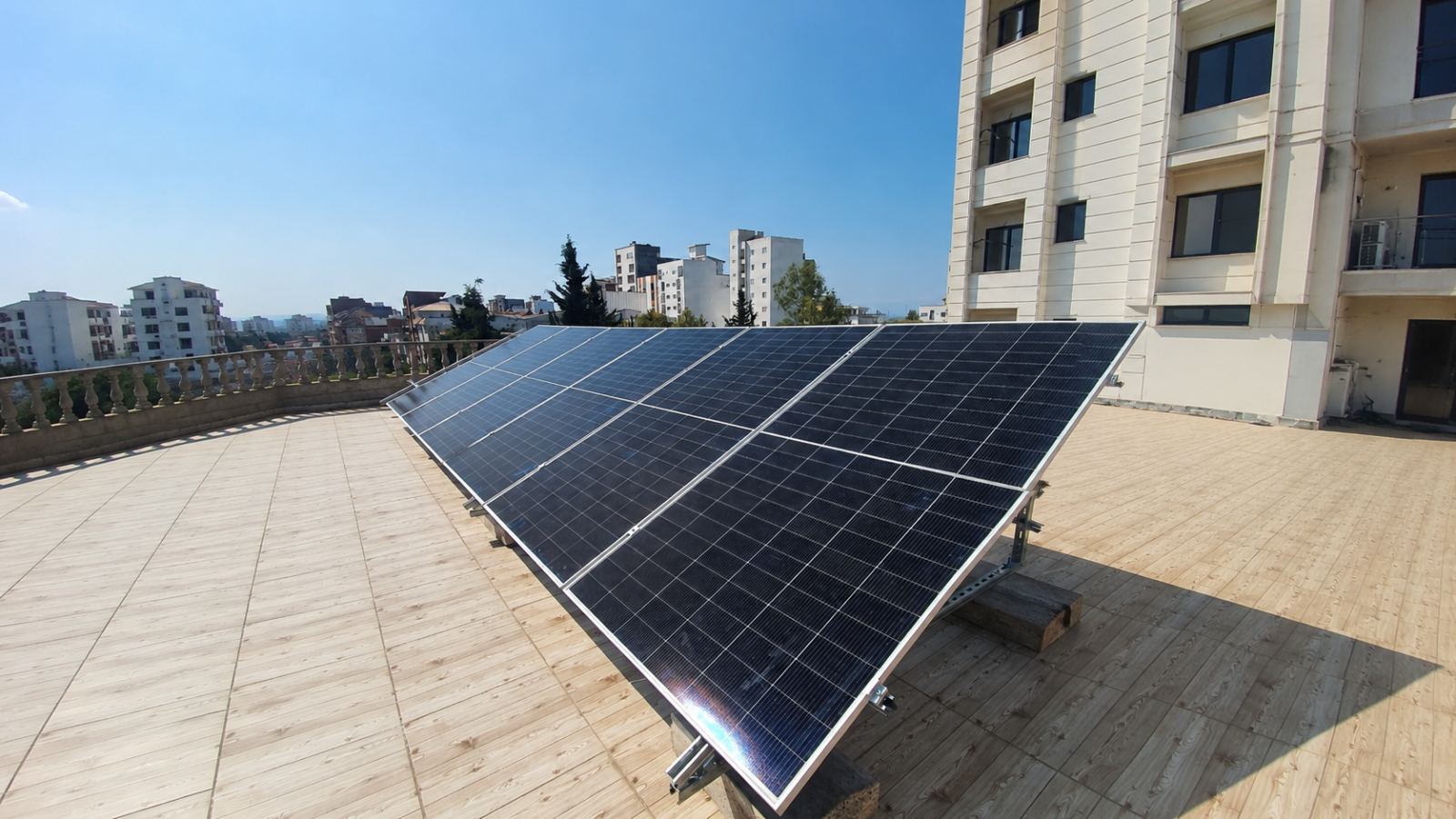 آسانسور و برق خورشیدی فرازجم ساحل