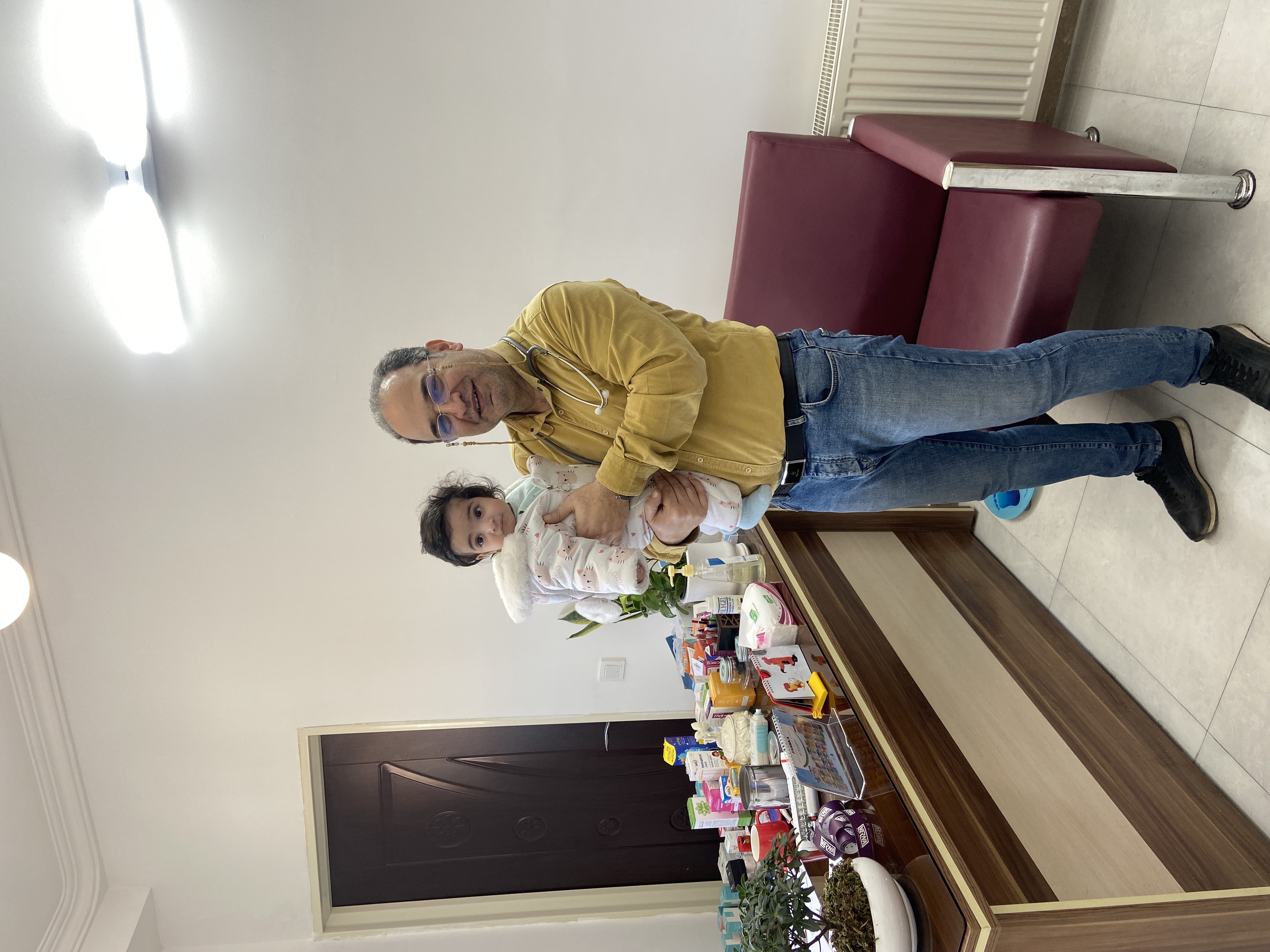 پزشک متخصص اطفال دکتر کریمی