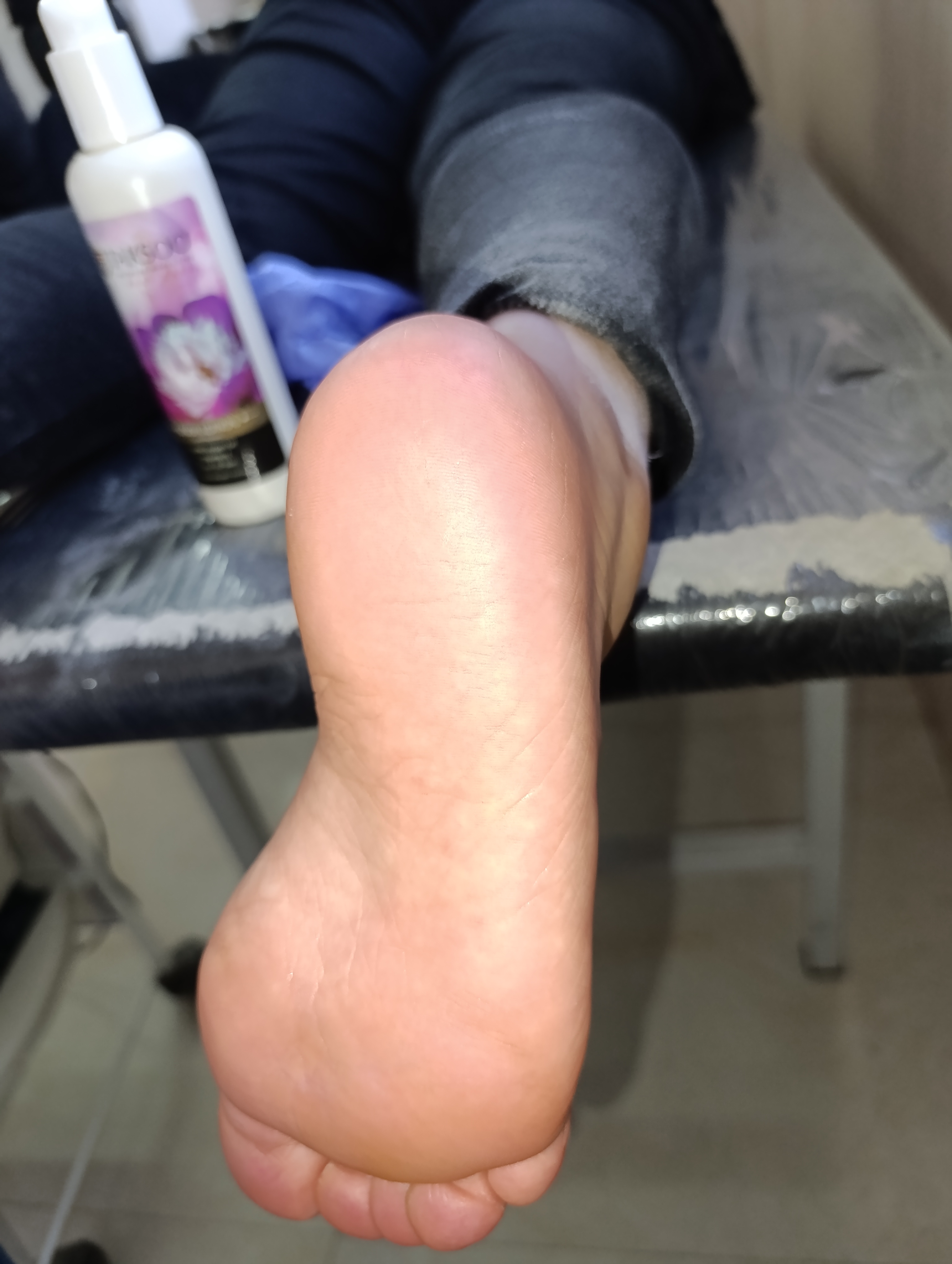 ناخنکار و پدیکوریست تخصصی حدیثه خلیلیان