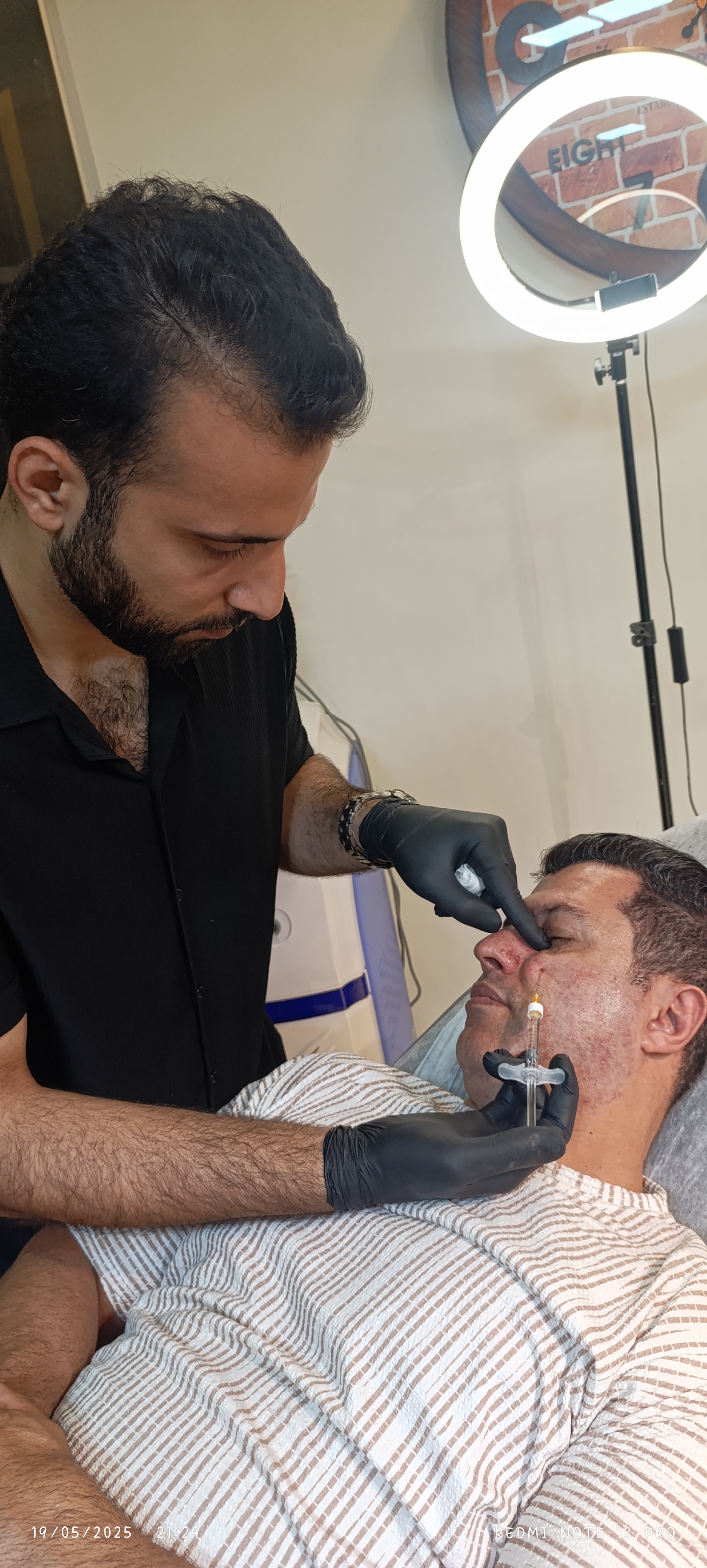 کلینیک تخصصی پوست ومو پارادایس