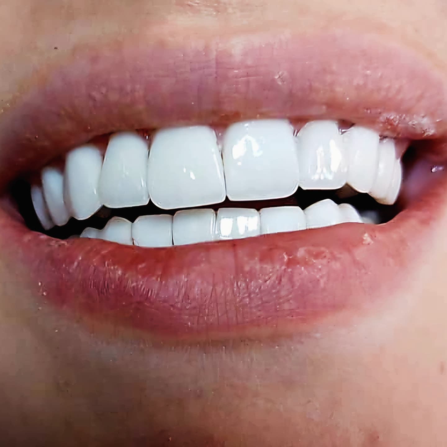 مطب دندانپزشکی دکتر رضا باقری