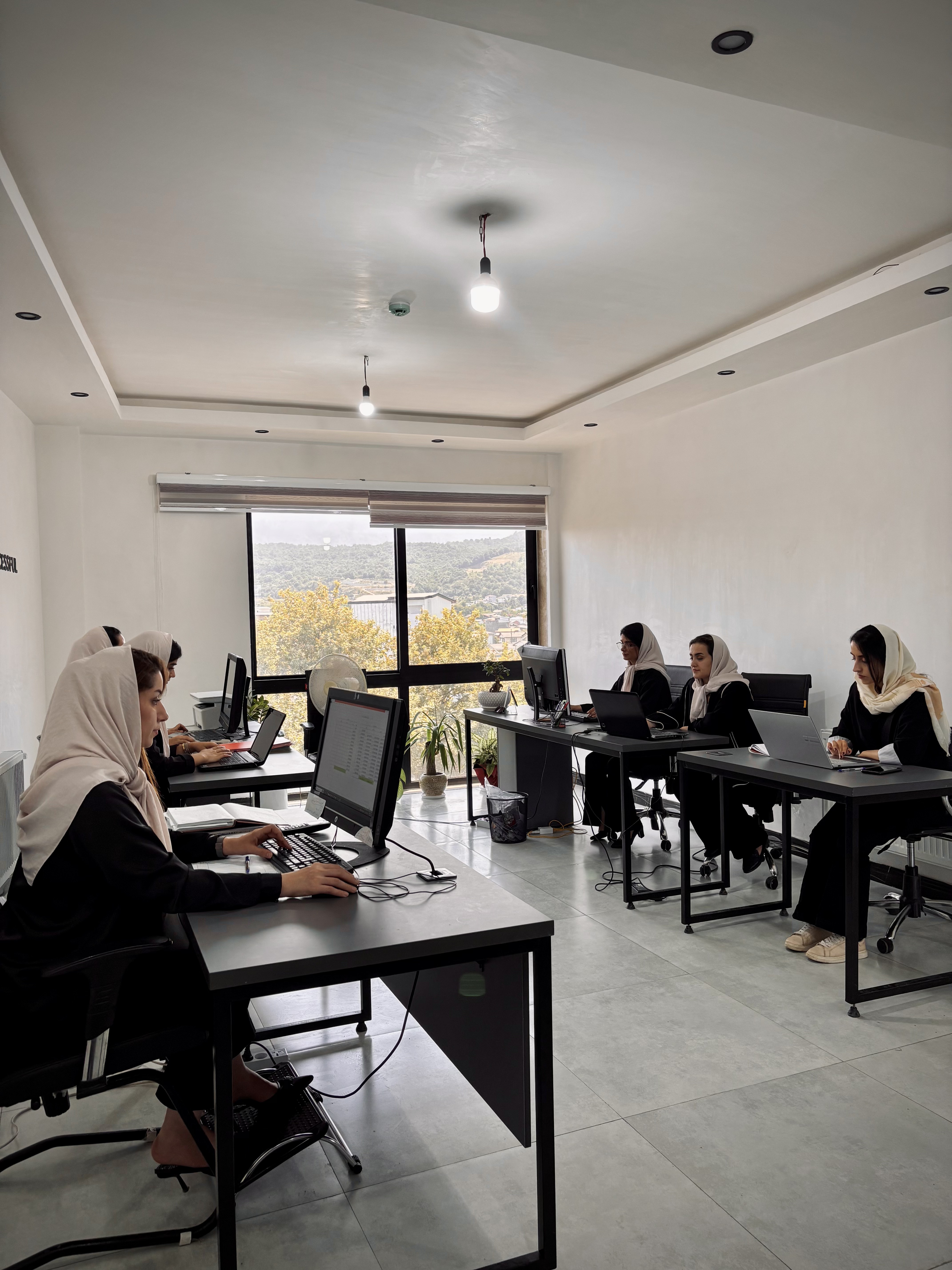 خدمات تخصصی  مالی و مالیاتی ایوار