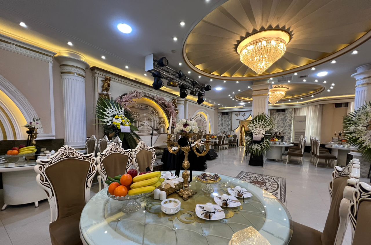 تالار ارغوان طلایی