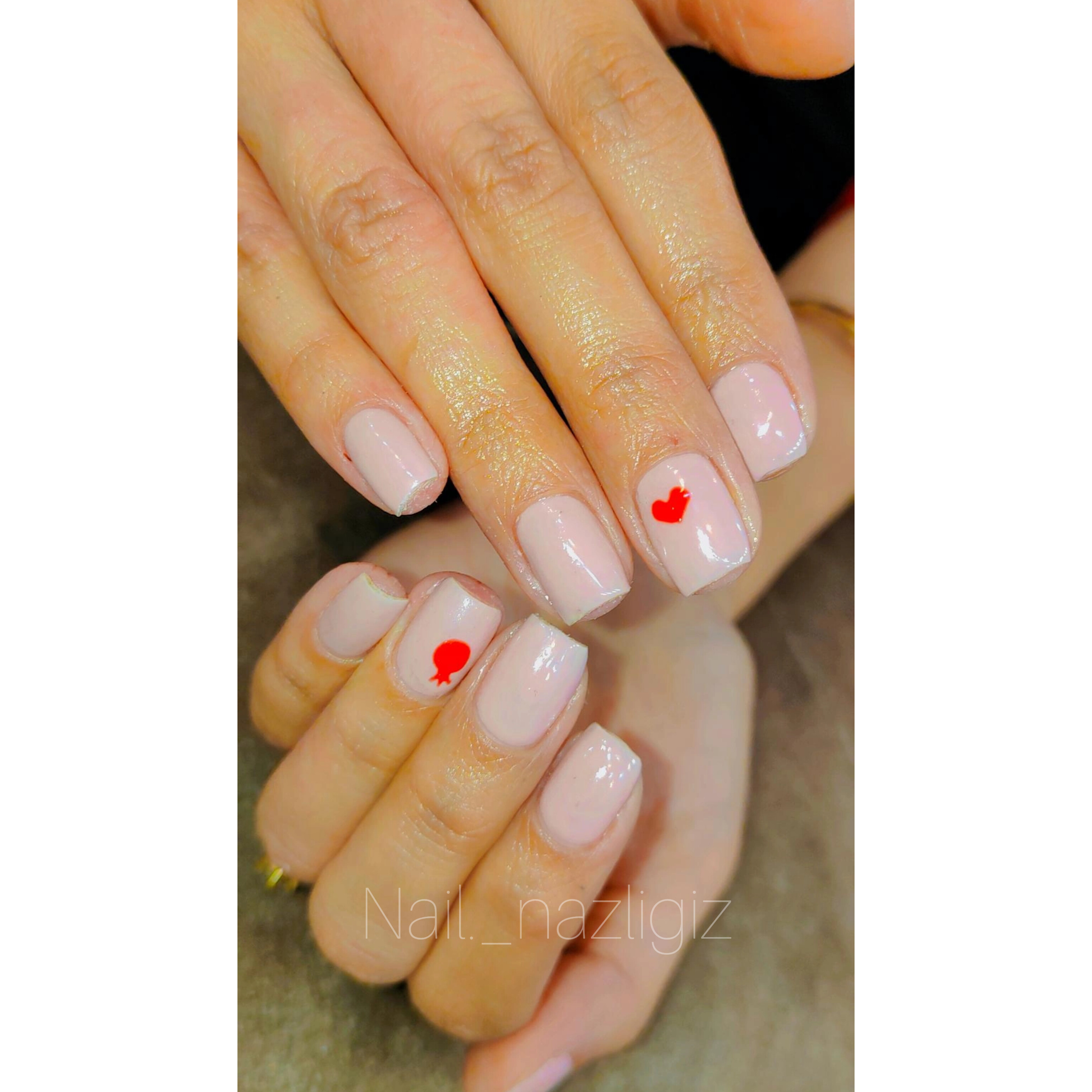 خدمات کاشت ناخن عباس زاده