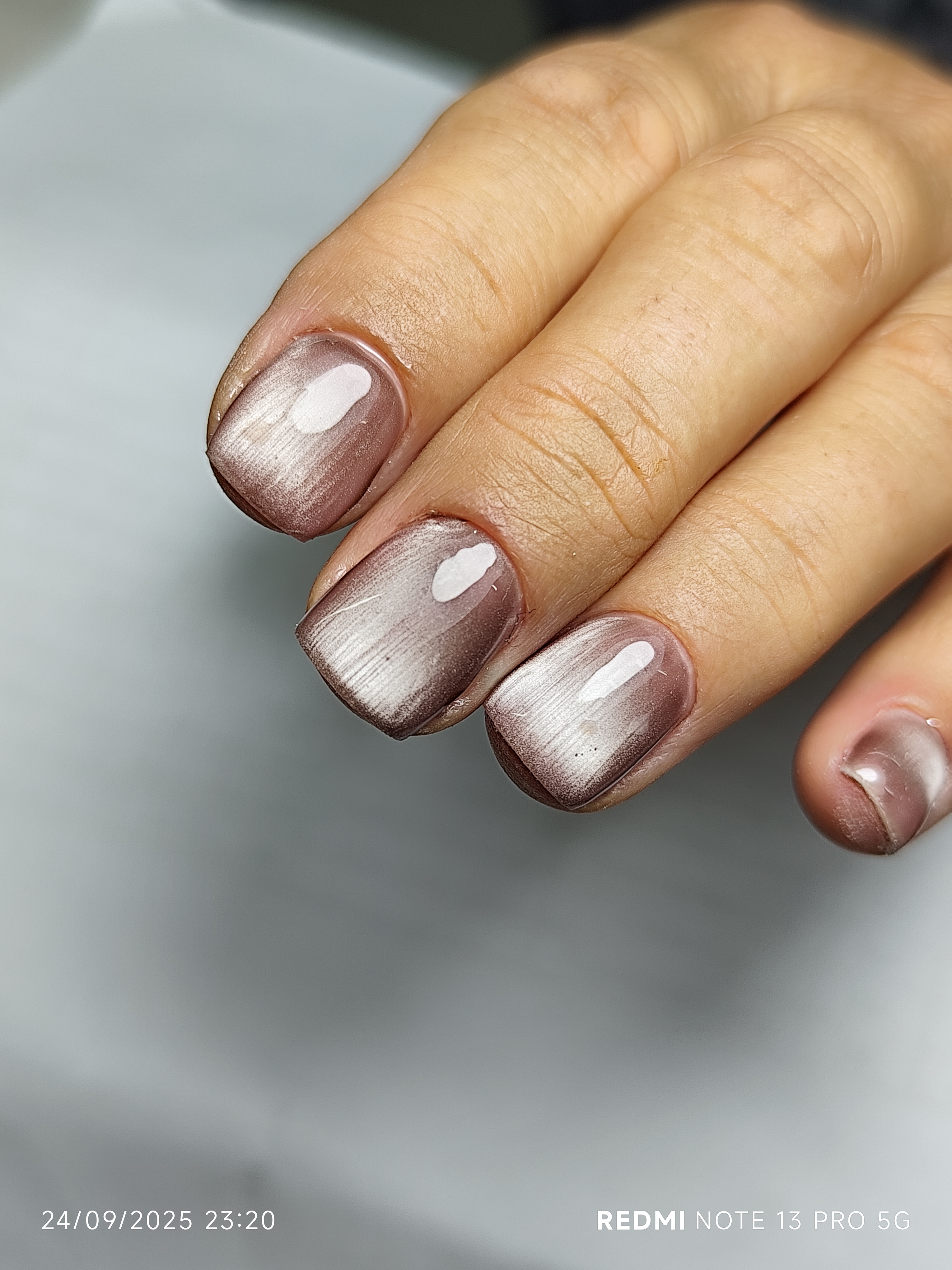 خدمات زیبایی و ناخن رها