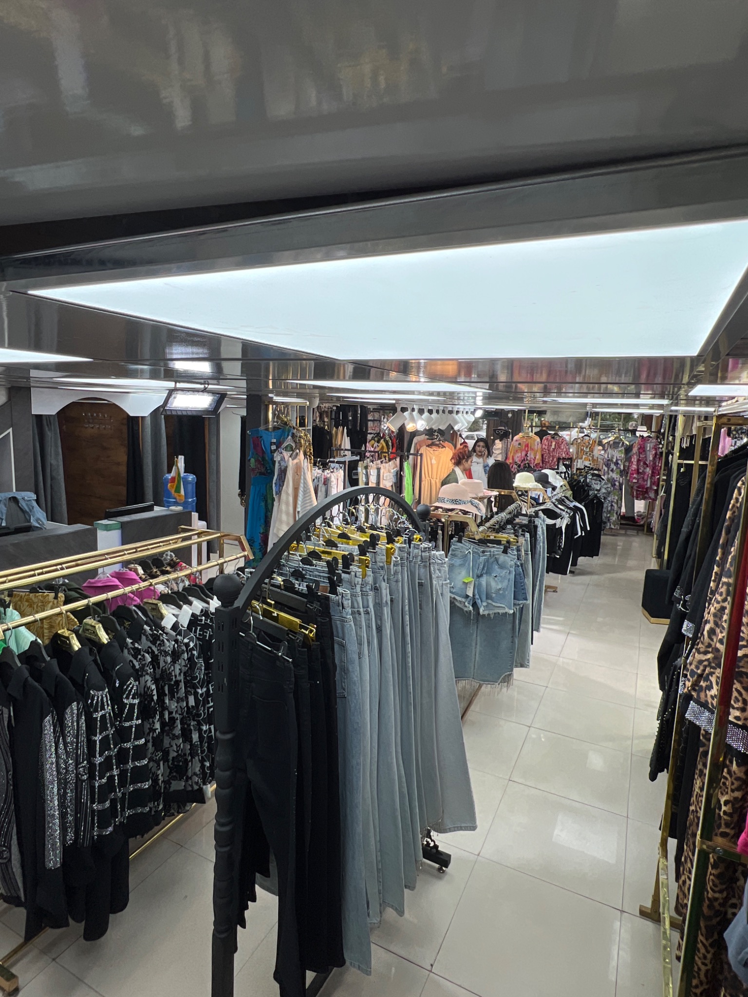 فروشگاه بزرگ  پوشاک زنانه لیدی ترک