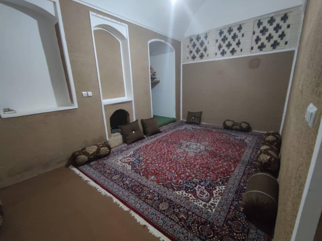 اقامتگاه بوم گردی بهاری ورزنه