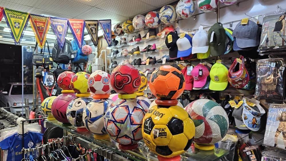 فروشگاه تجهیزات و پوشاک ورزشی