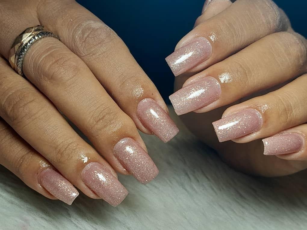 کاشت ناخن ناخنکده نورا