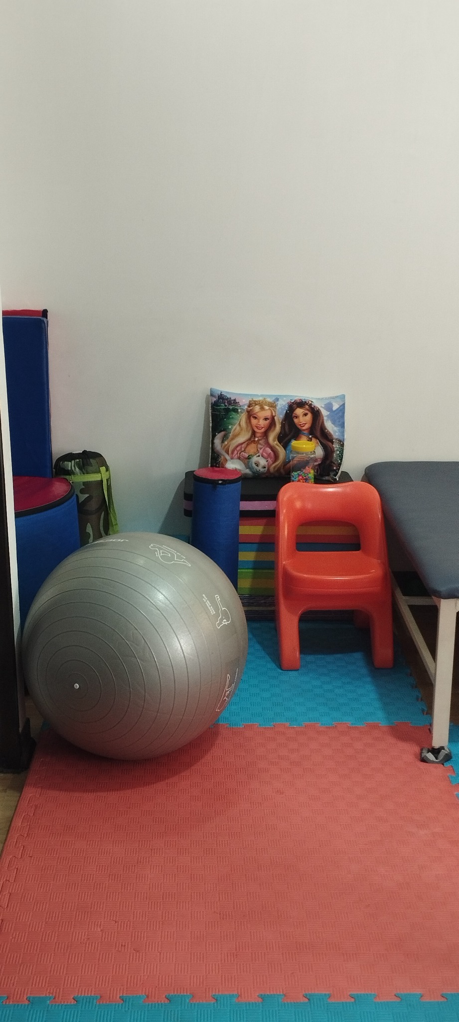 کلینیک کاردرمانی و گفتار درمانی هیرو