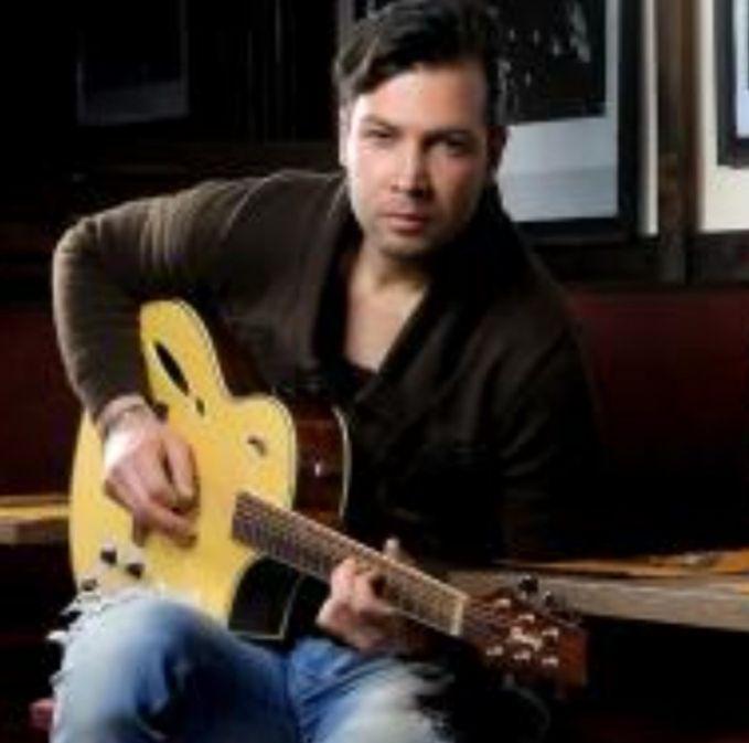 استاد گیتار پاپ(آموزشگاه آوای کهن)